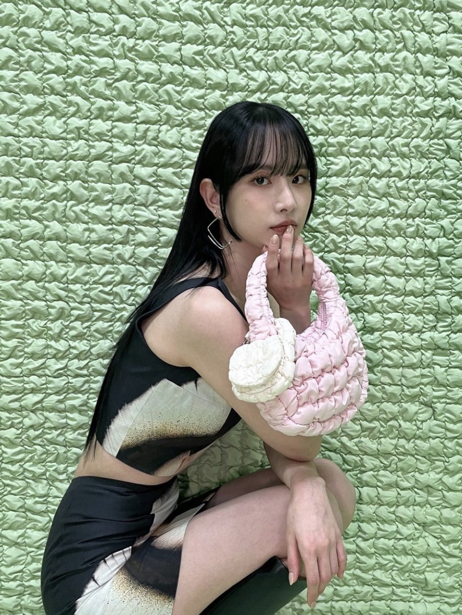 COS Quilted Mini Bag Light Pink 착용 스타일 - 1