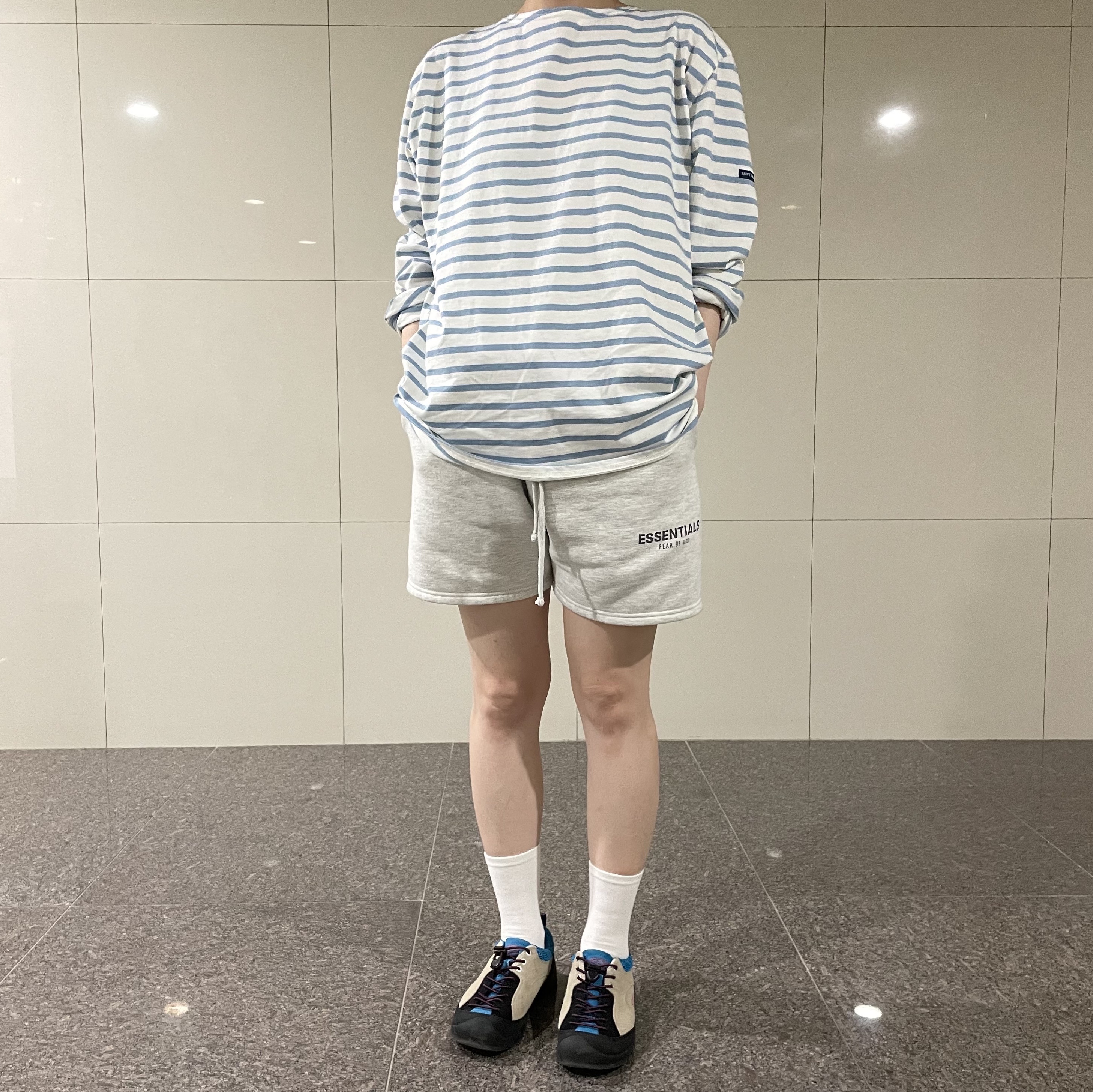 Keen Jasper Rocks SP Sneakers Beige, Essentials The Core Collection Sweatshorts Light Oatmeal 착용 스타일