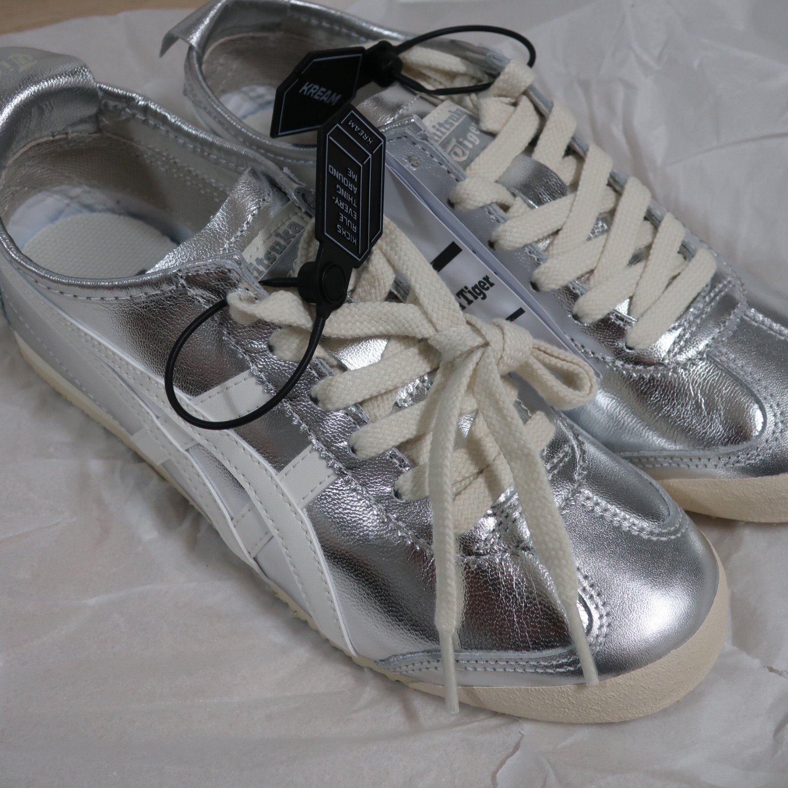 Onitsuka Tiger Mexico 66 White Silver 착용 스타일 - 2
