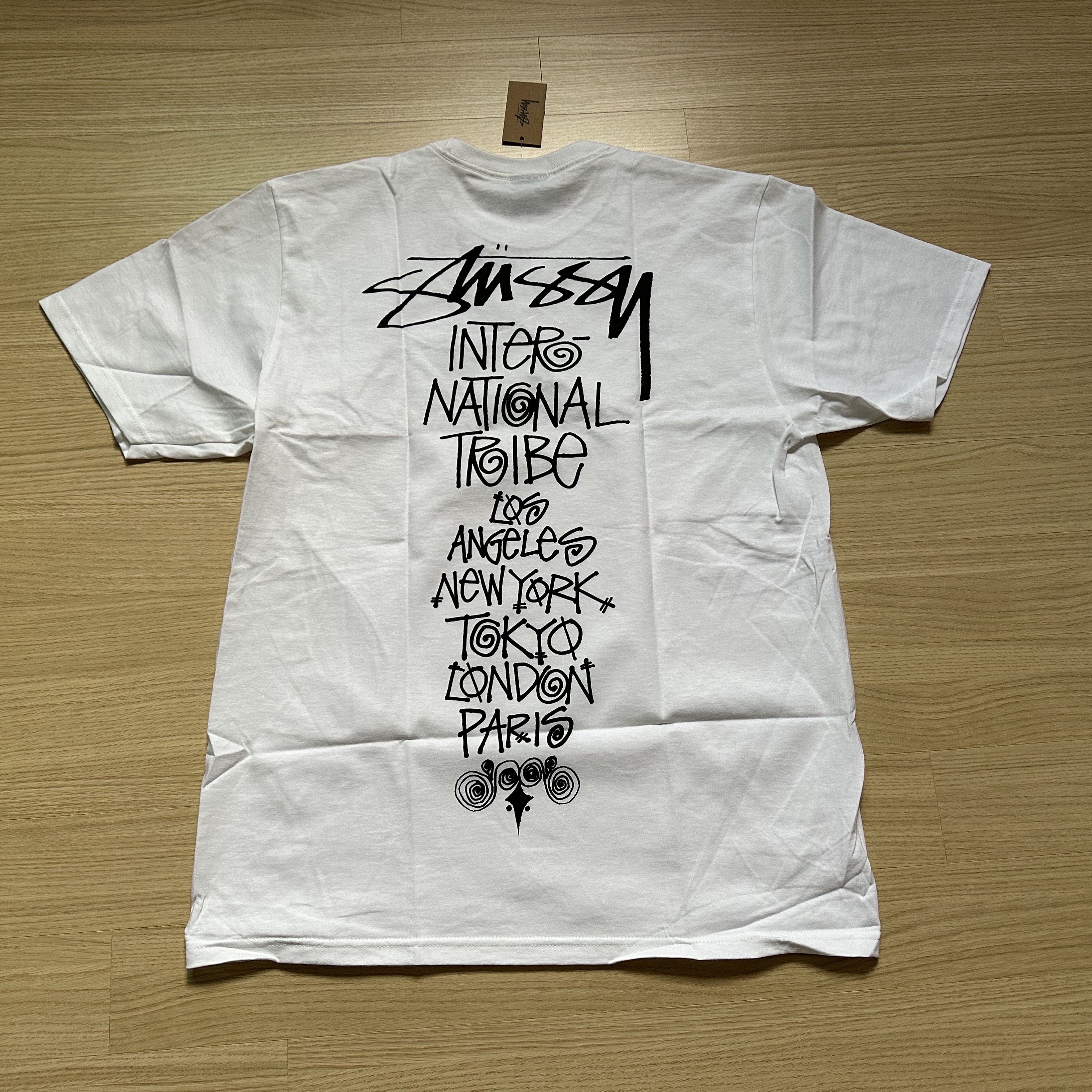 Stussy Tribe Stack T-Shirt White 착용 스타일 - 2