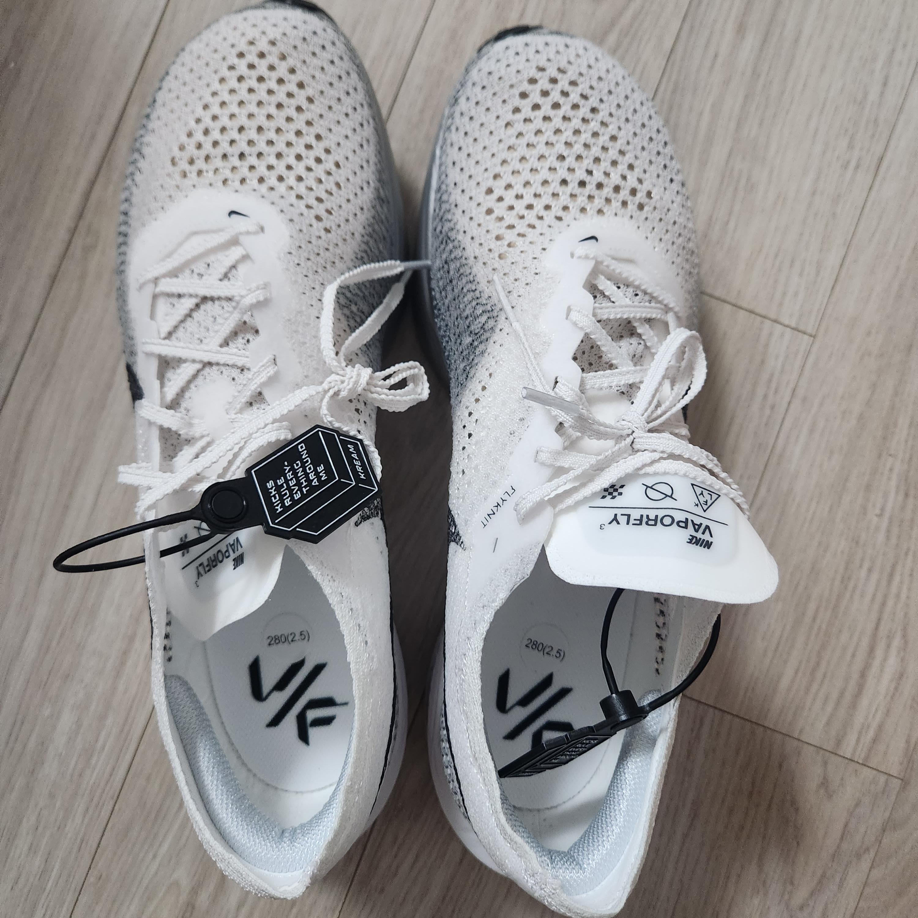 Nike ZoomX Vaporfly Next% 3 White Grey 착용 스타일