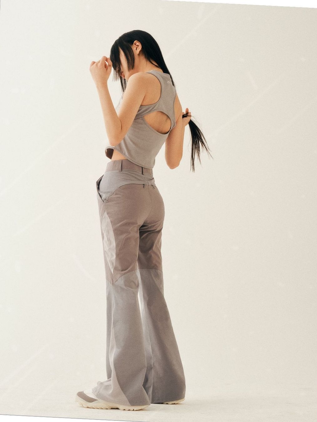 Art of Field Slit Mesh Sleeveless Shirt Blue Gray, Art of Field Bootscut Long Pants Blue Gray 착용 스타일 - 2