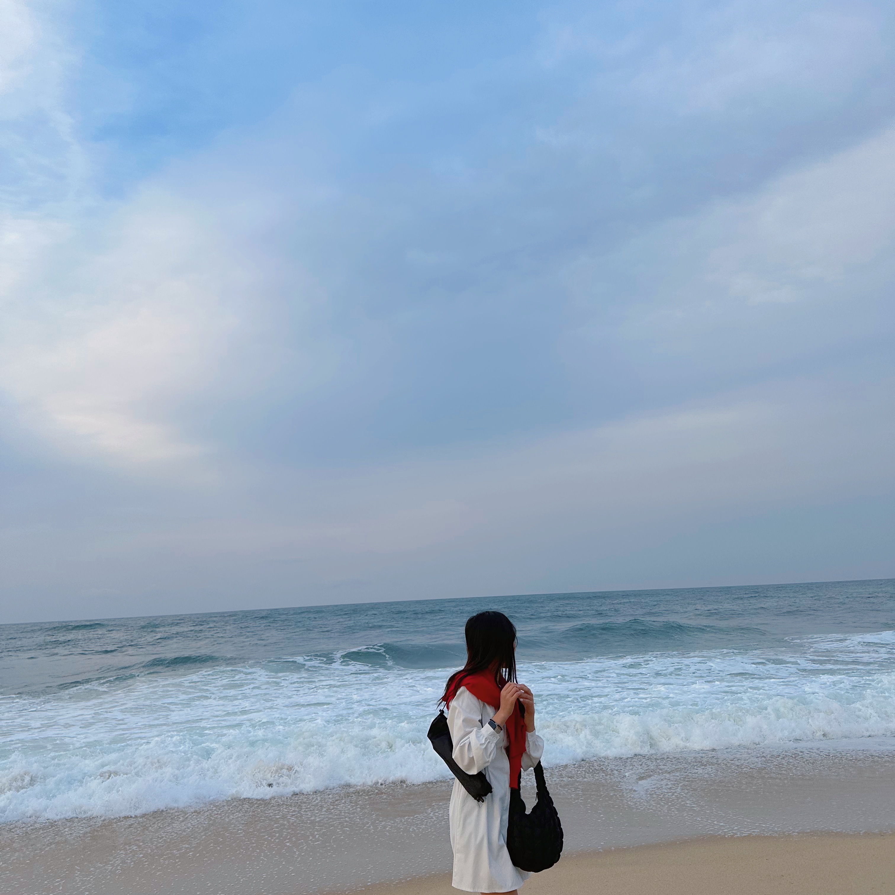 COS Quilted Mini Bag Black 착용 스타일 - 3