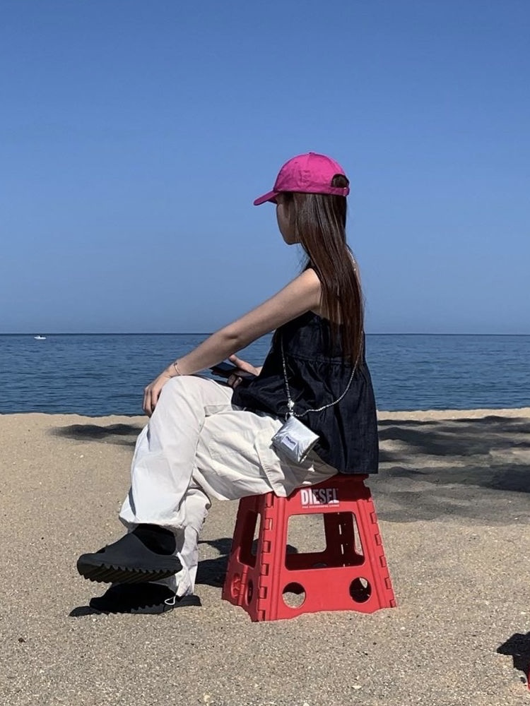 Adidas Yeezy Slide Onyx, Stussy Basic Stock Low Pro Cap Magenta 착용 스타일