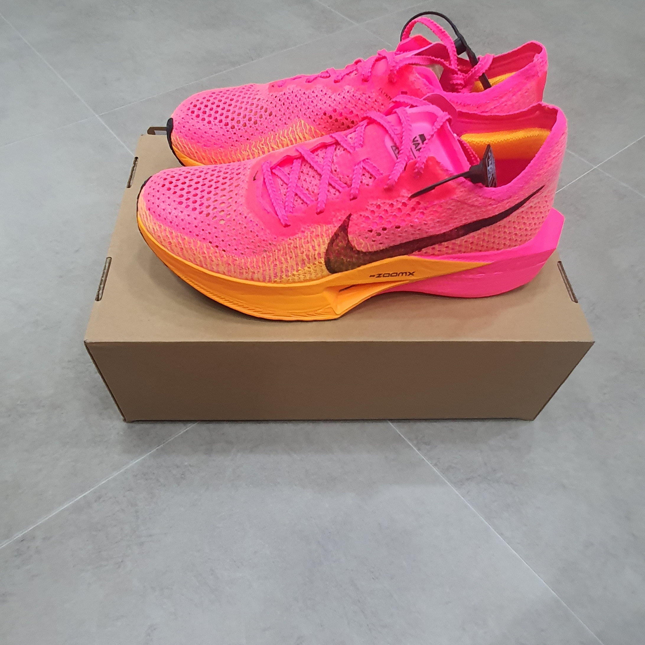 Nike ZoomX Vaporfly Next% 3 Hyper Pink 착용 스타일 - 3
