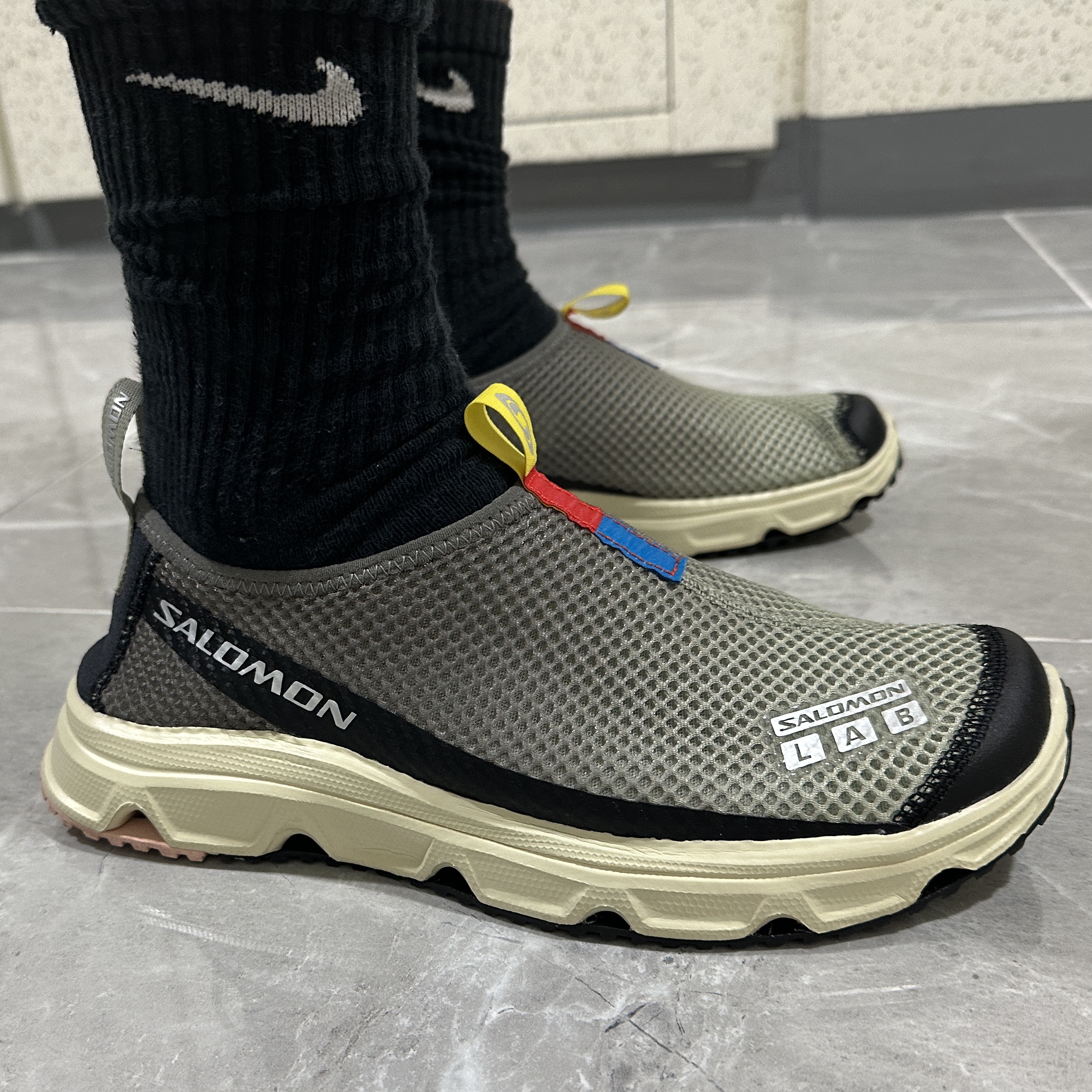 Salomon RX Moc 3.0 Pewter Desert 착용 스타일