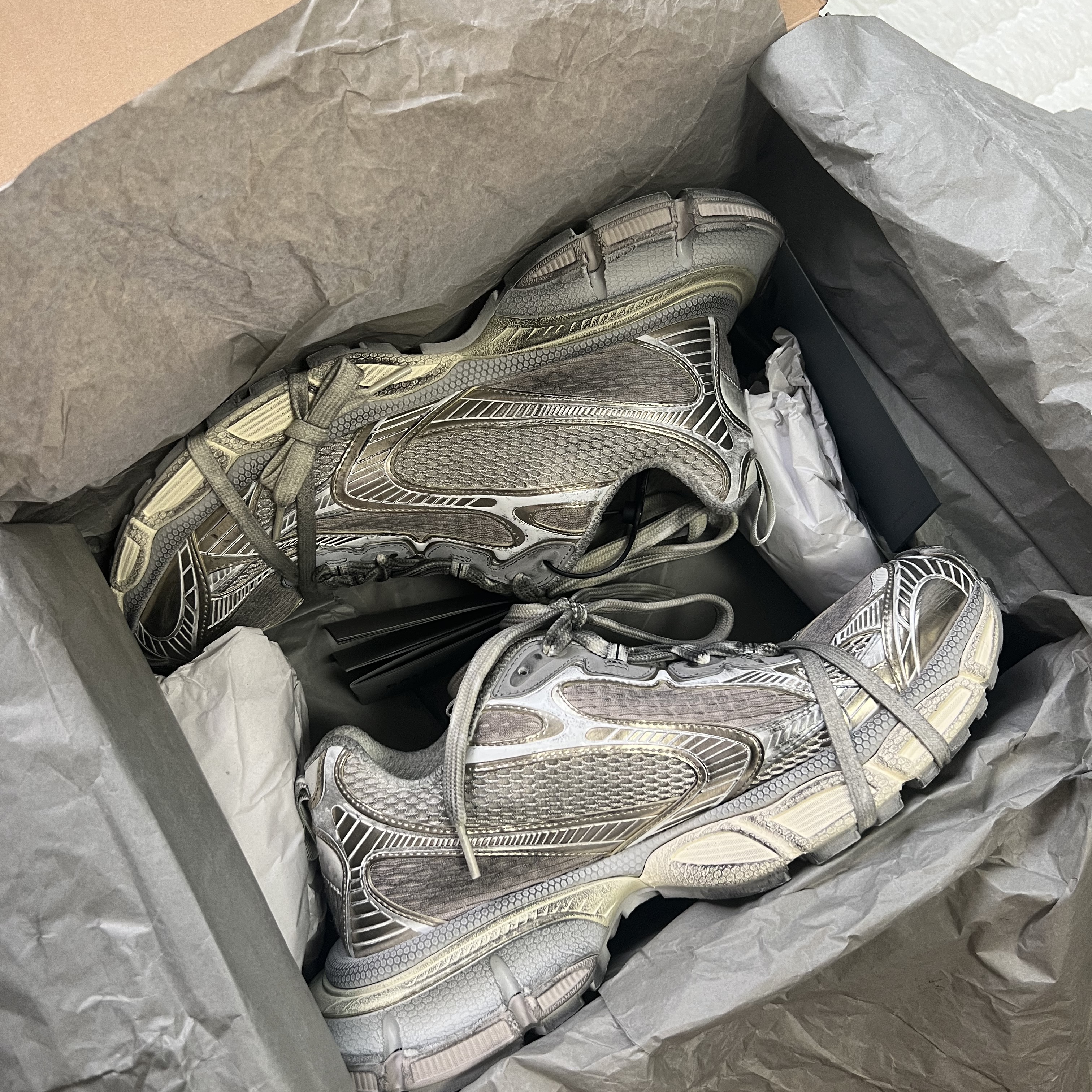 Balenciaga 3XL Sneakers Light Beige 착용 스타일 - 1