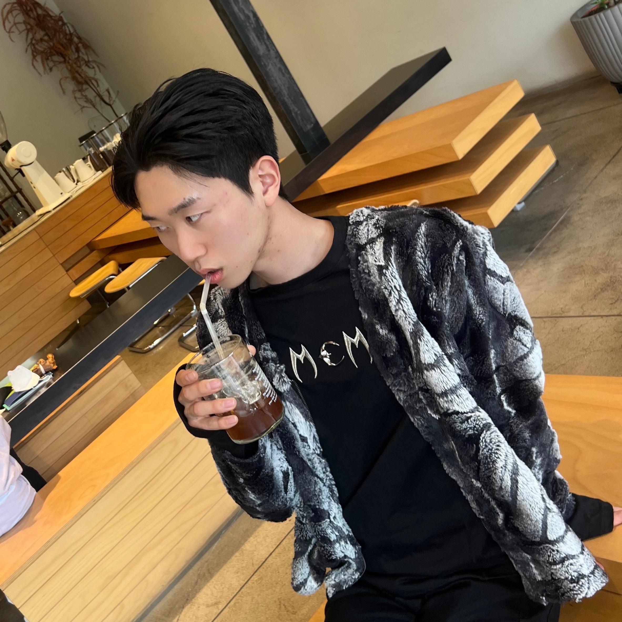 Thug Club x MCM Sleeve Black 착용 스타일 - 4
