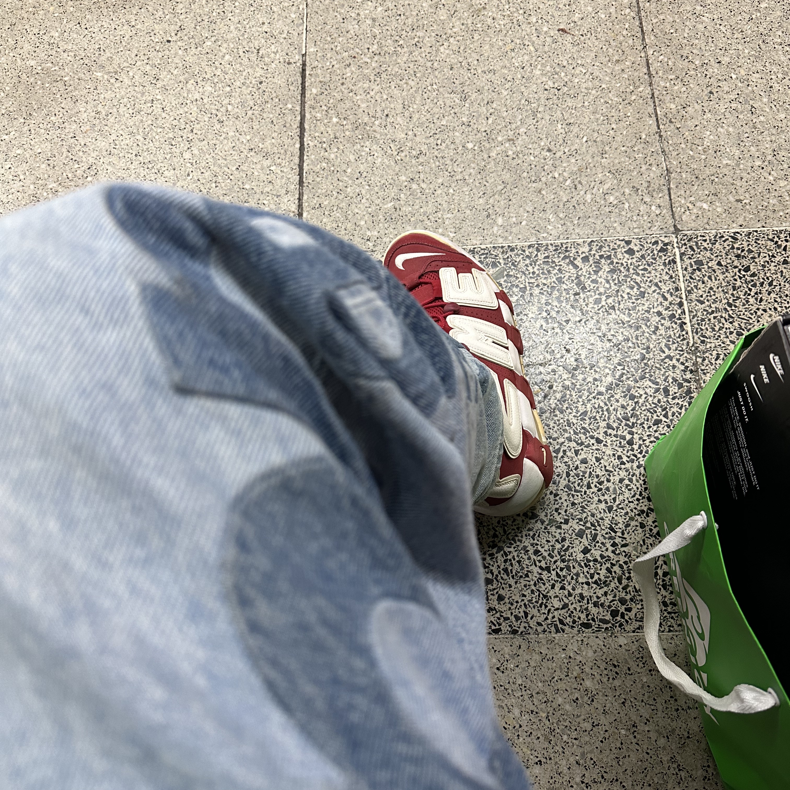 Supreme Inset Logo Jean Washed Blue - 22SS, Nike x Supreme Air More Uptempo Suptempo Red 착용 스타일