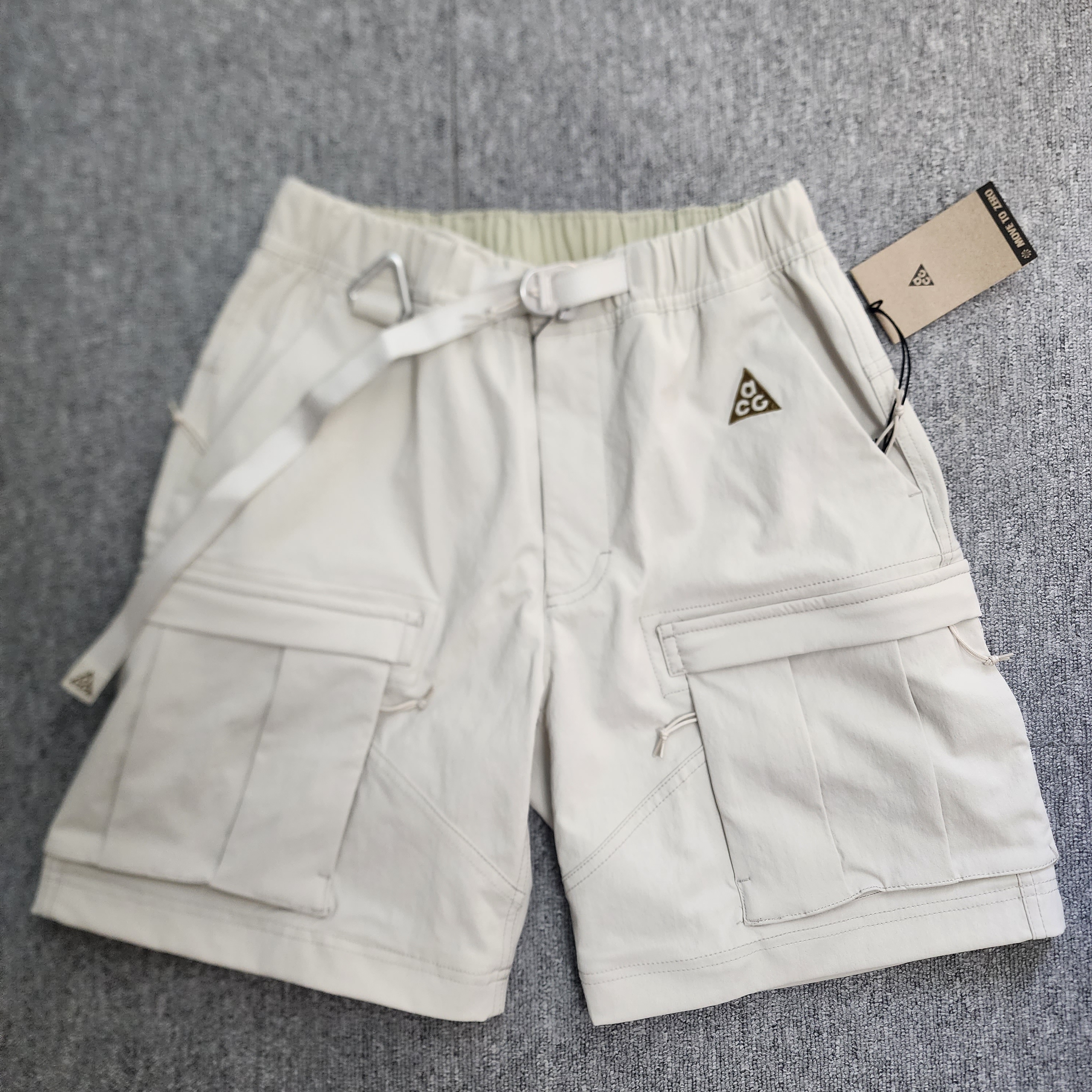 Nike ACG Smith Summit Cargo Pants Light Bone - Asia 착용 스타일 - 2