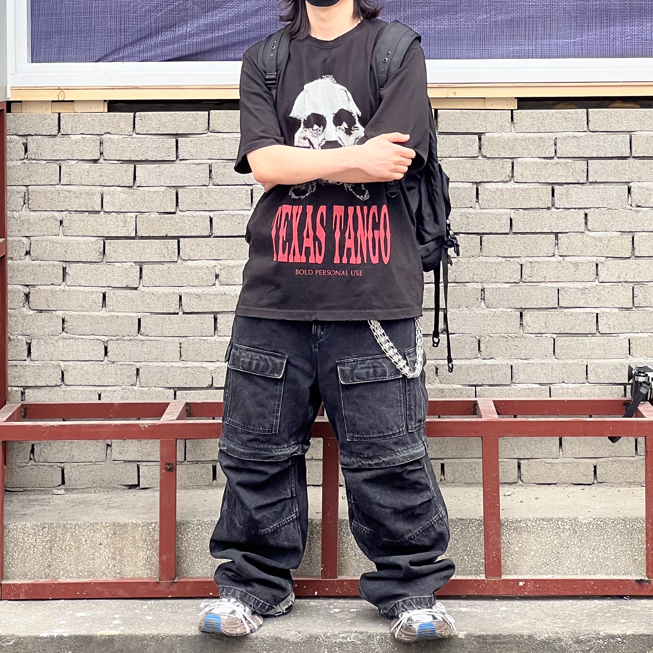 Undermycar Texas Tango Graphic T-Shirt Black - 23SS 착용 스타일 - 1