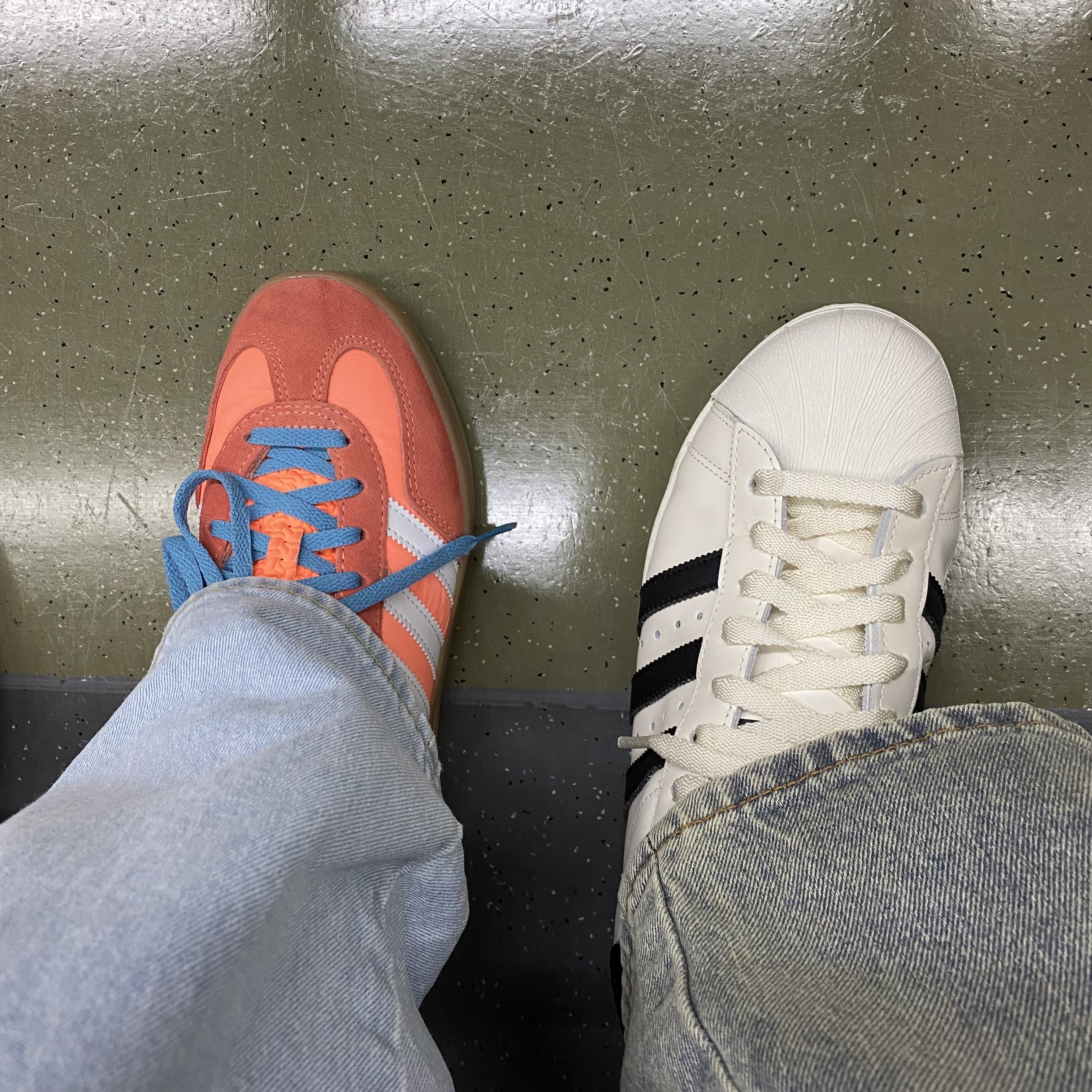 Adidas Superstar 82 White Black, Adidas Gazelle Indoor Beam Orange 착용 스타일