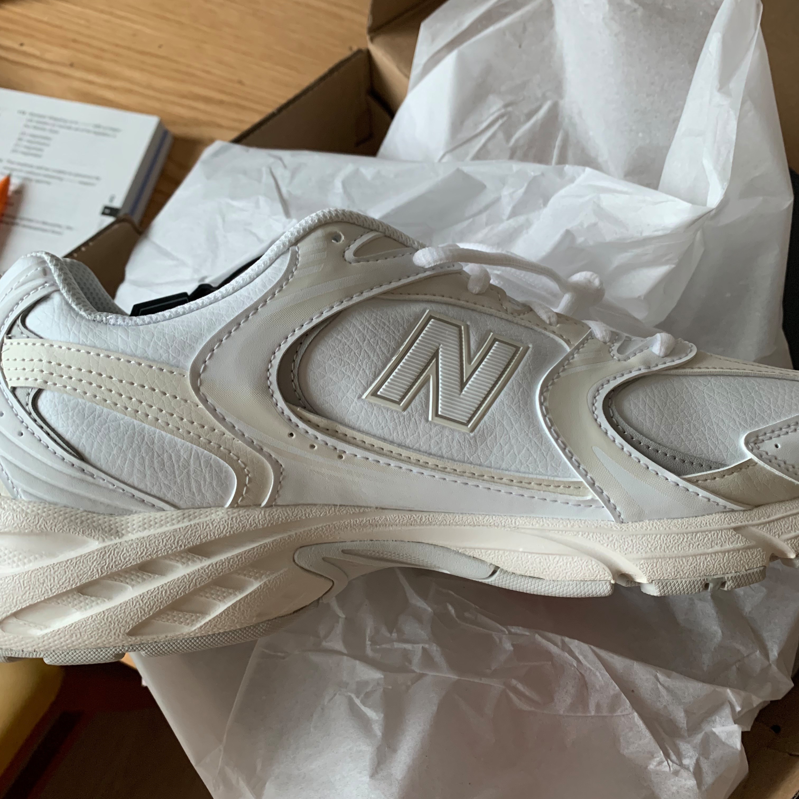 New Balance 530 White Cream 착용 스타일 - 3