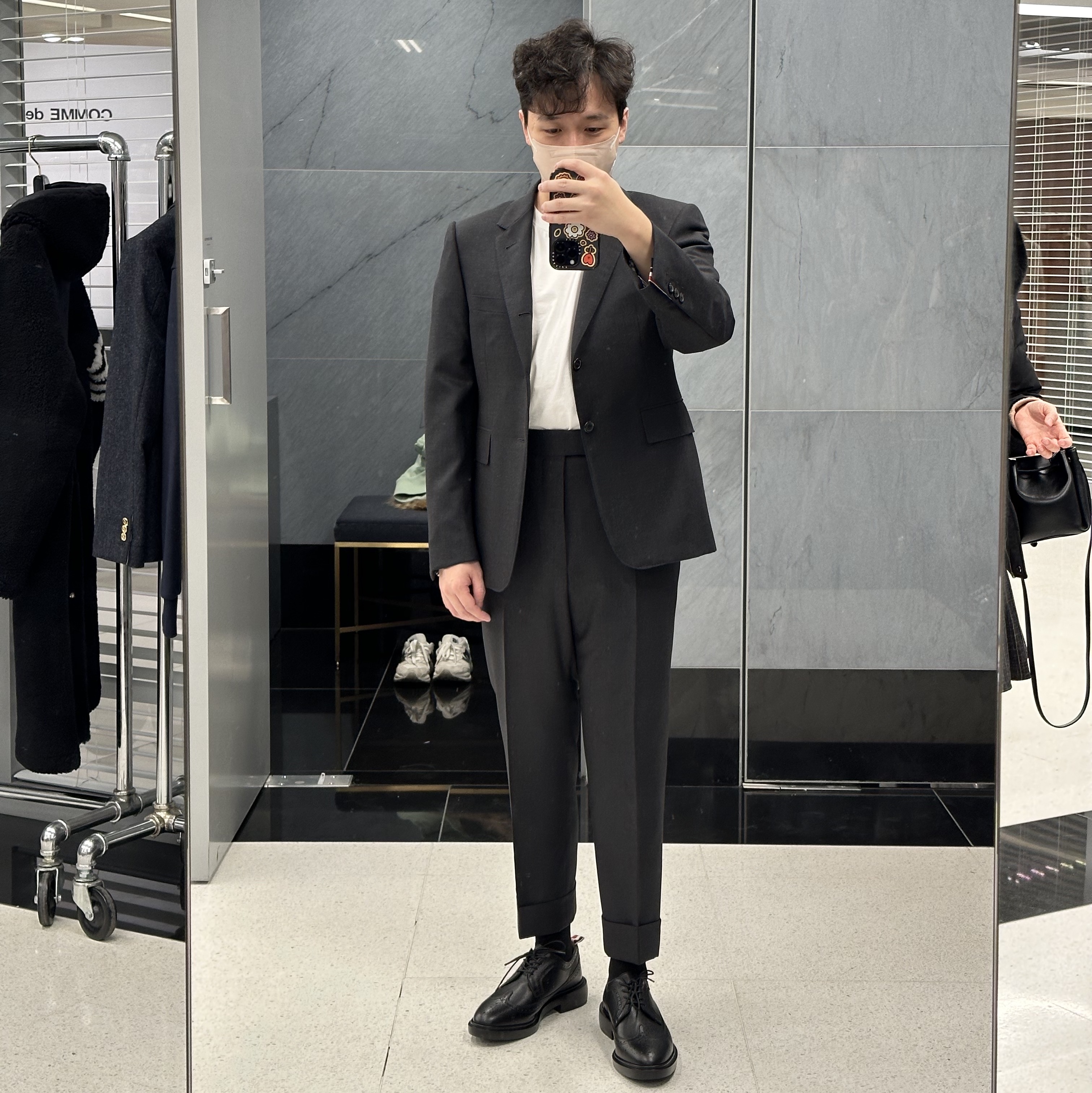 Thom Browne Super 120S Wool Twill Classic Suit Charcoal, Thom Browne Classic Longwing Brogue Shoes Black 착용 스타일