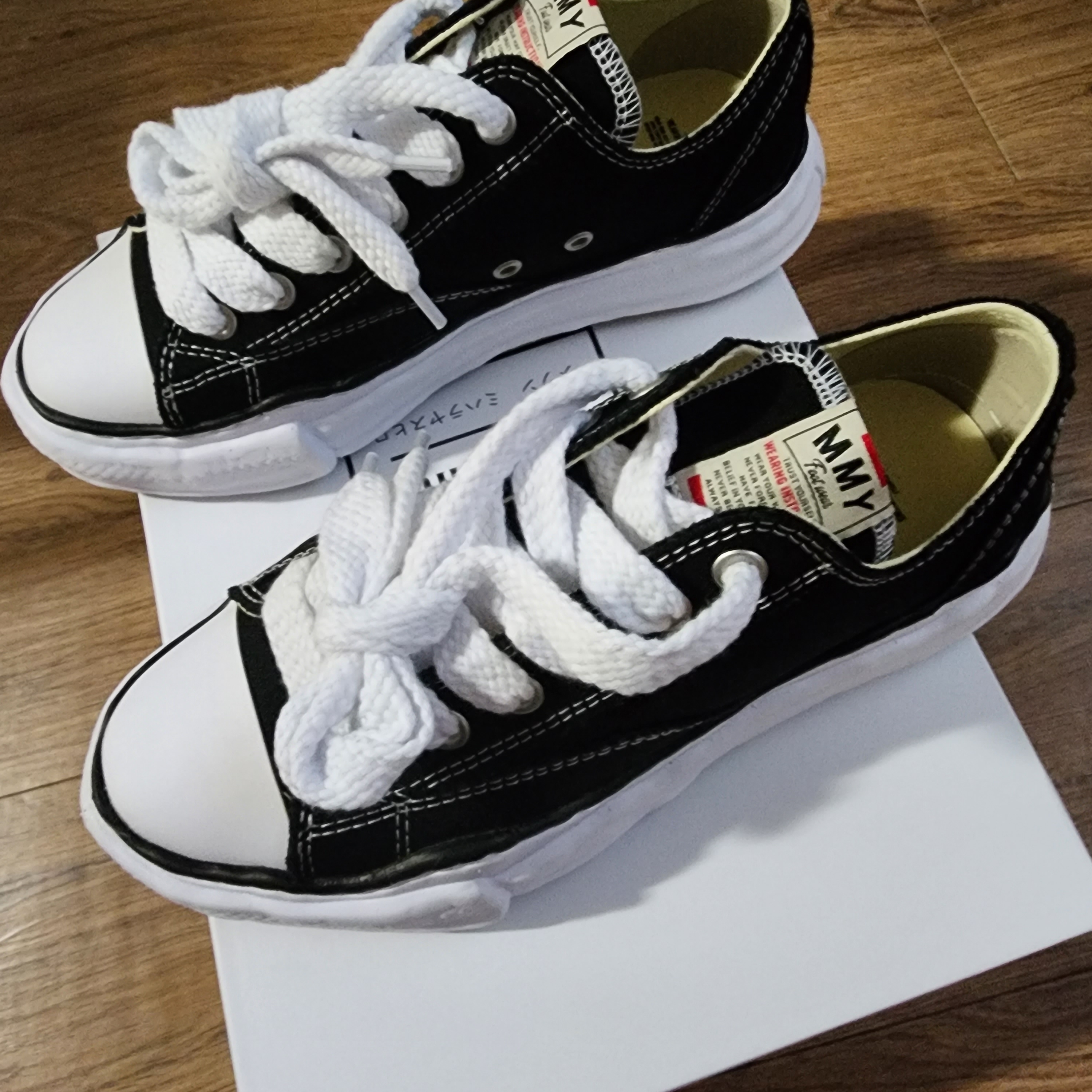 Maison Mihara Yasuhiro Peterson OG Sole Canvas Low Sneakers Black 착용 스타일