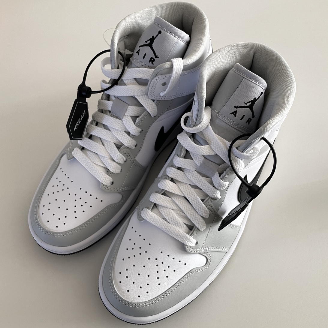 (W) Jordan 1 Mid Grey Fog 착용 스타일