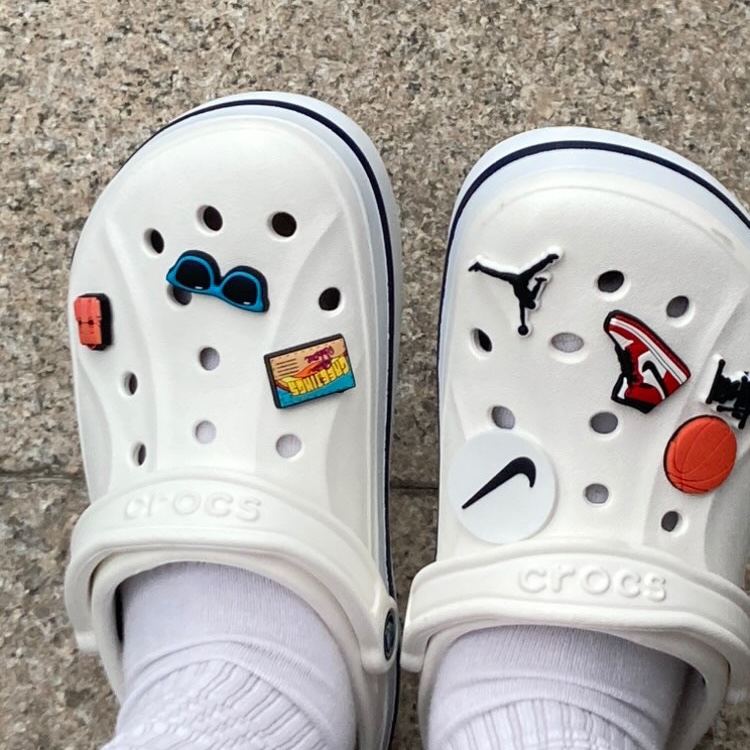 Crocs Bayaband Clog White Navy 착용 스타일 - 2