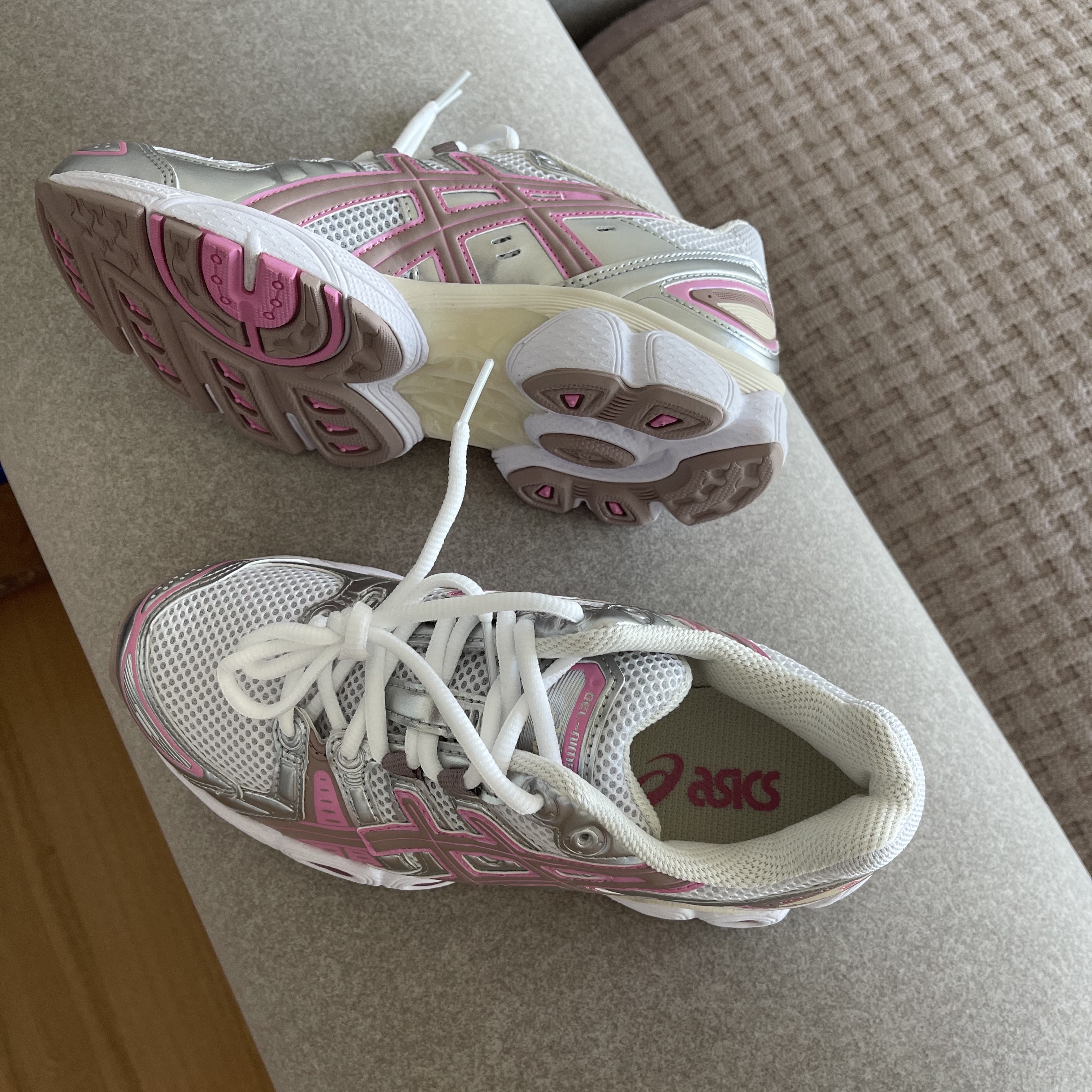 (W) Asics Gel-Nimbus 9 White Pure Silver 착용 스타일