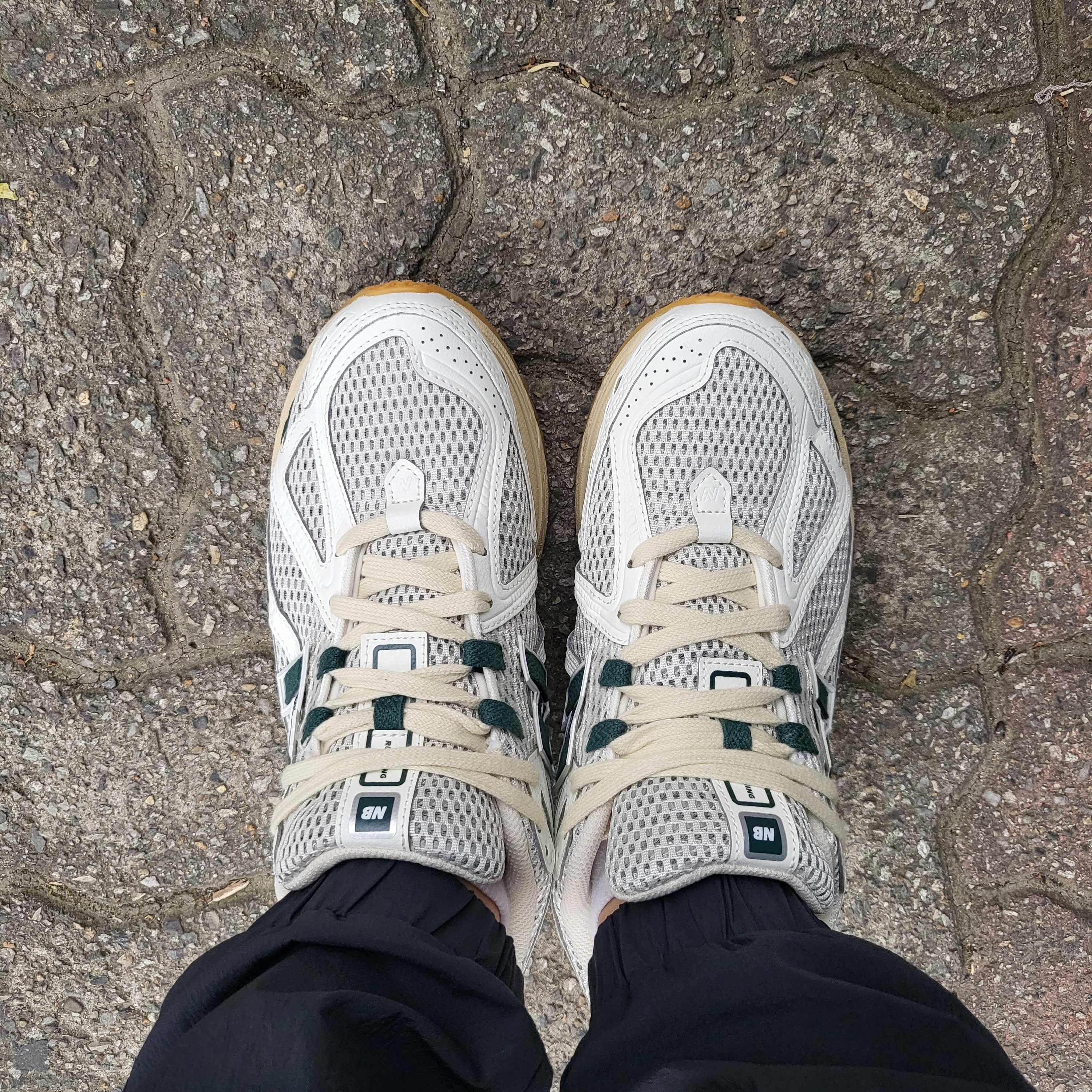 New Balance 1906R Silver Green 착용 스타일
