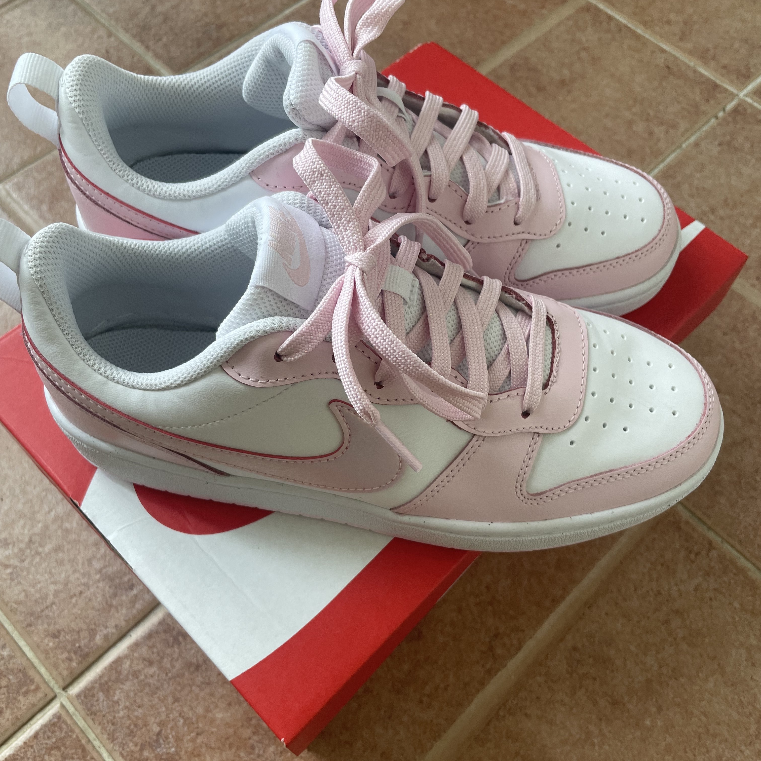 (GS) Nike Court Borough 2 SE White Pink Foam 착용 스타일