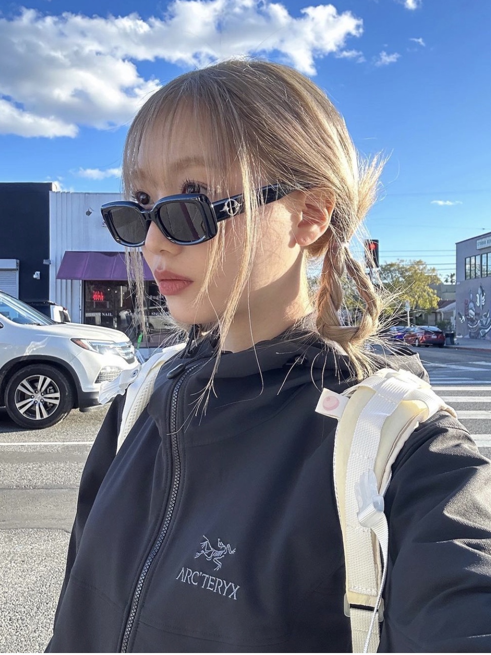 Gentle Monster The Bell 01 Black, (W) Arc'teryx Beta LT Jacket Black 착용 스타일 - 1