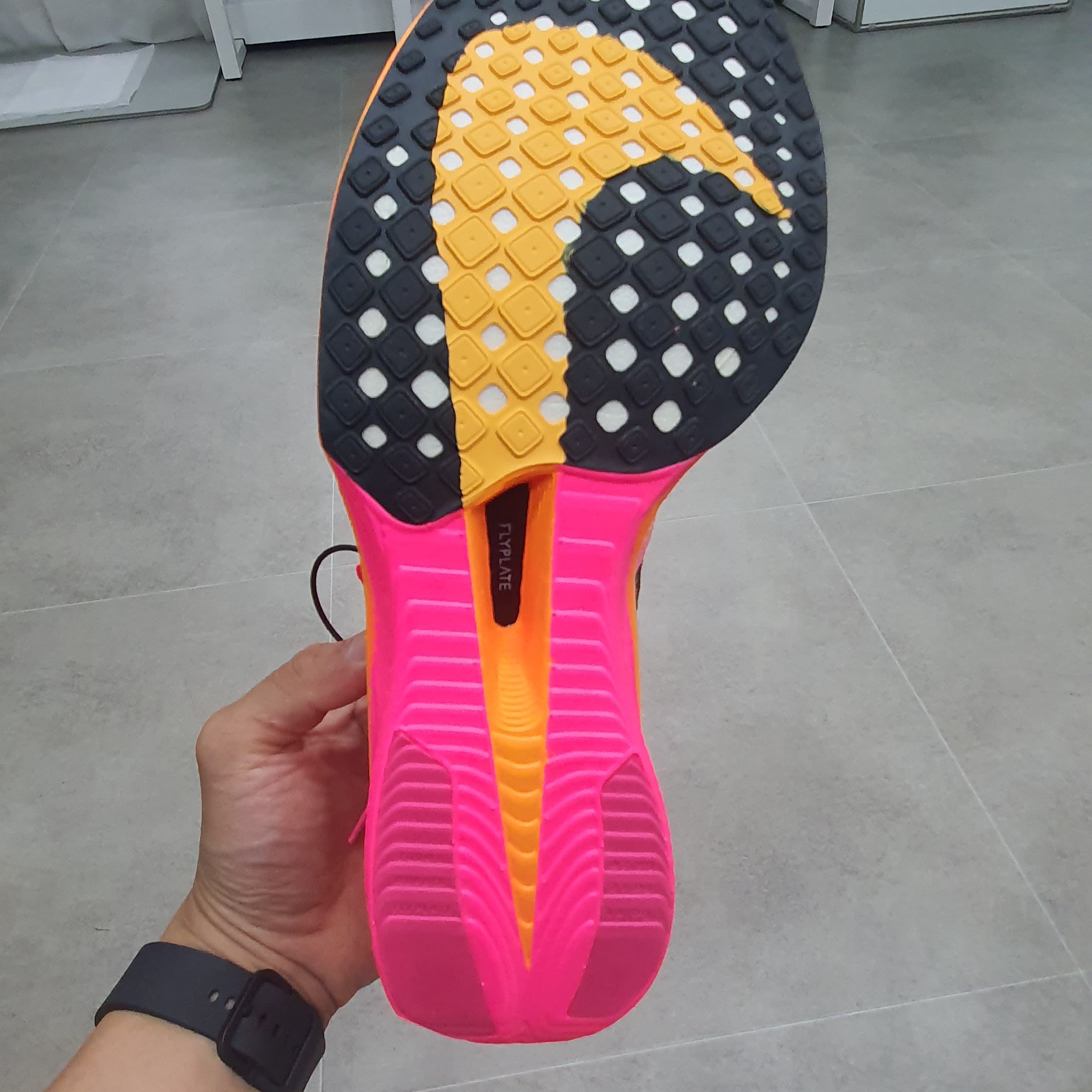 Nike ZoomX Vaporfly Next% 3 Hyper Pink 착용 스타일 - 4