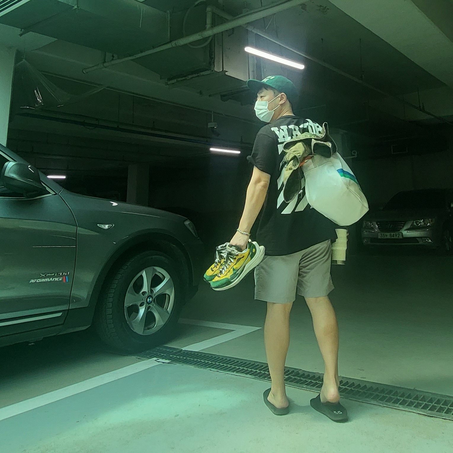 Nike x Sacai VaporWaffle Tour Yellow & Gorge Green Sail, Human Made 6-Panel Wool Cap Green 착용 스타일