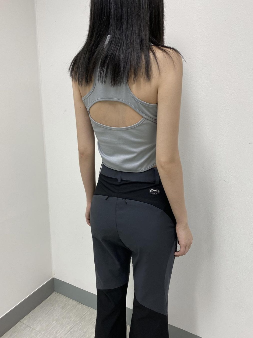 Art of Field Slit Mesh Sleeveless Shirt Blue Gray, Art of Field Bootscut Long Pants Black 착용 스타일 - 3