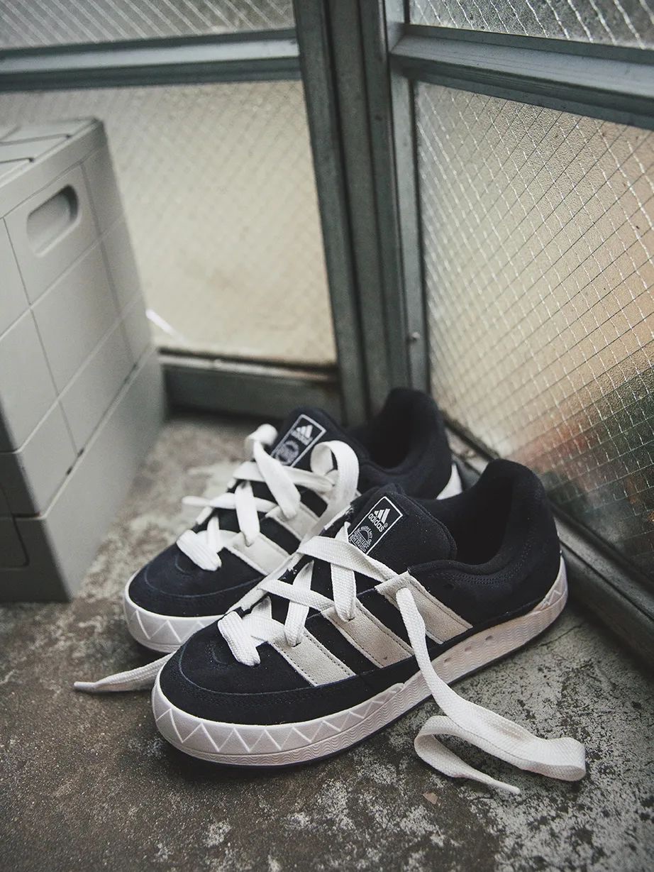 Adidas Adimatic Core Black, Adidas Adimatic Green 착용 스타일 - 1