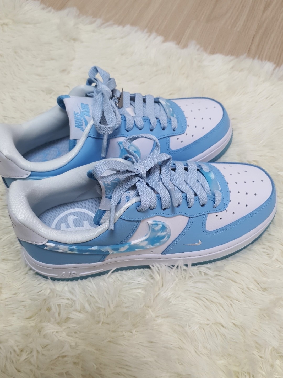 (W) Nike Air Force 1 '07 LX Celestine Blue 착용 스타일 - 1