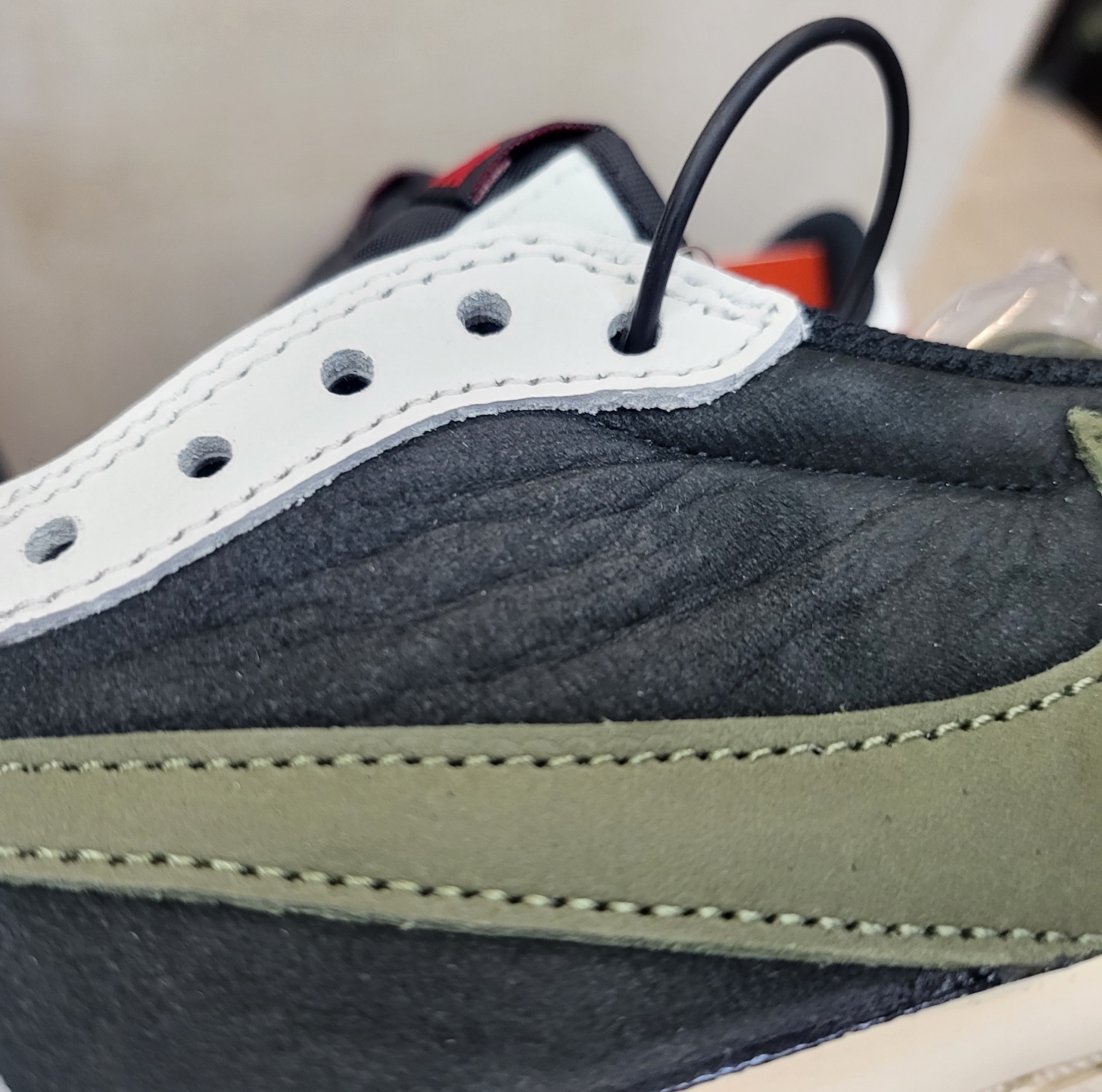 (W) Jordan 1 x Travis Scott Retro Low OG SP Medium Olive 착용 스타일 - 1