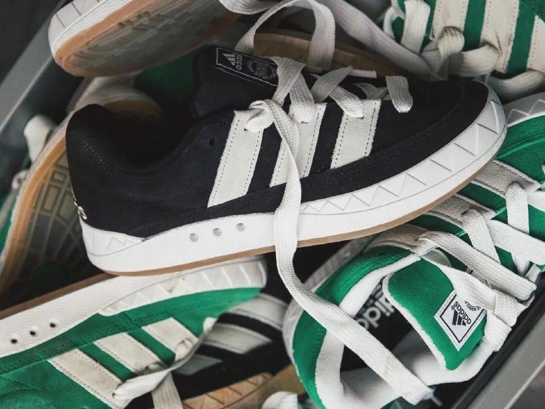 Adidas Adimatic Core Black, Adidas Adimatic Green 착용 스타일 - 1
