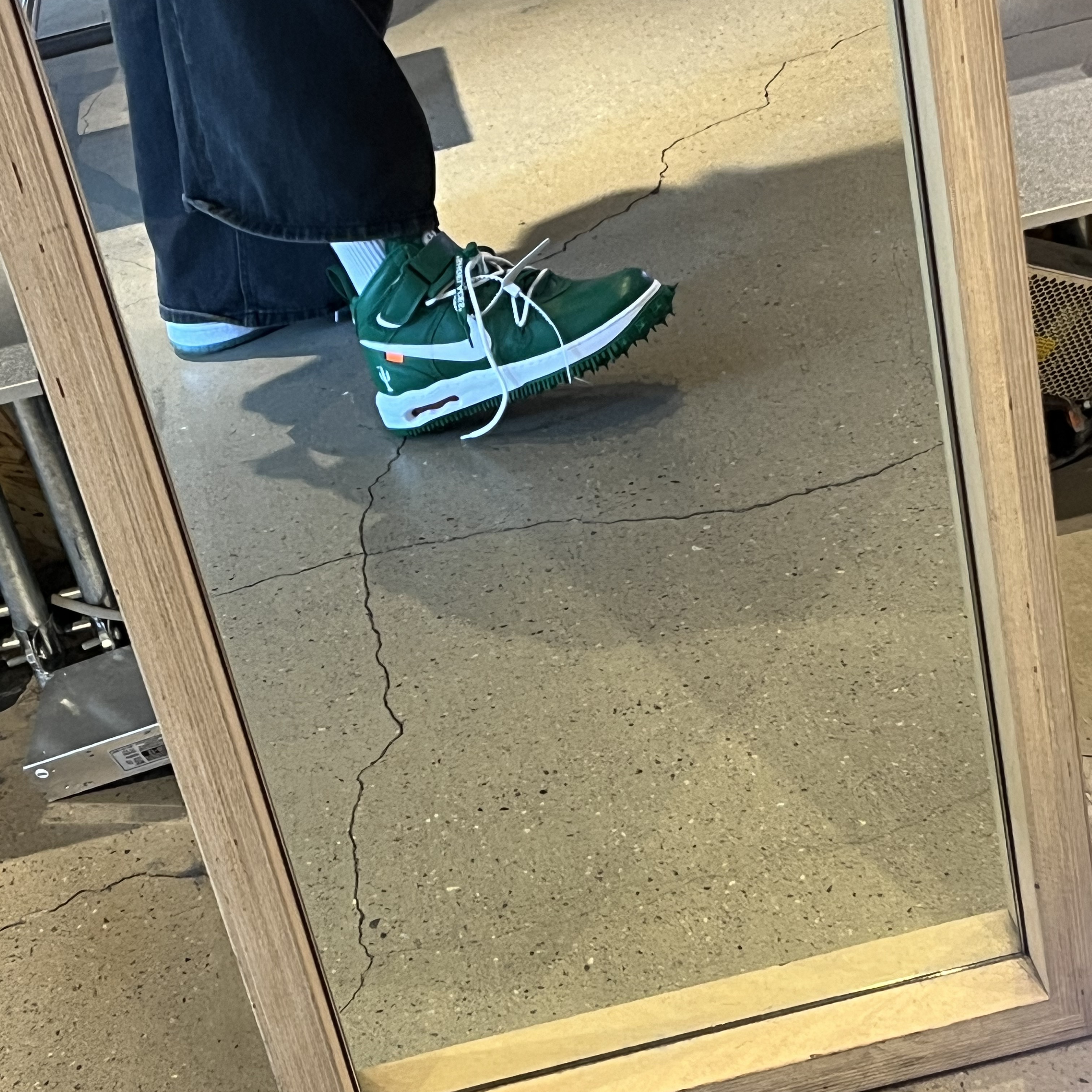 Nike x Off-White Air Force 1 Mid SP Leather Pine Green 착용 스타일