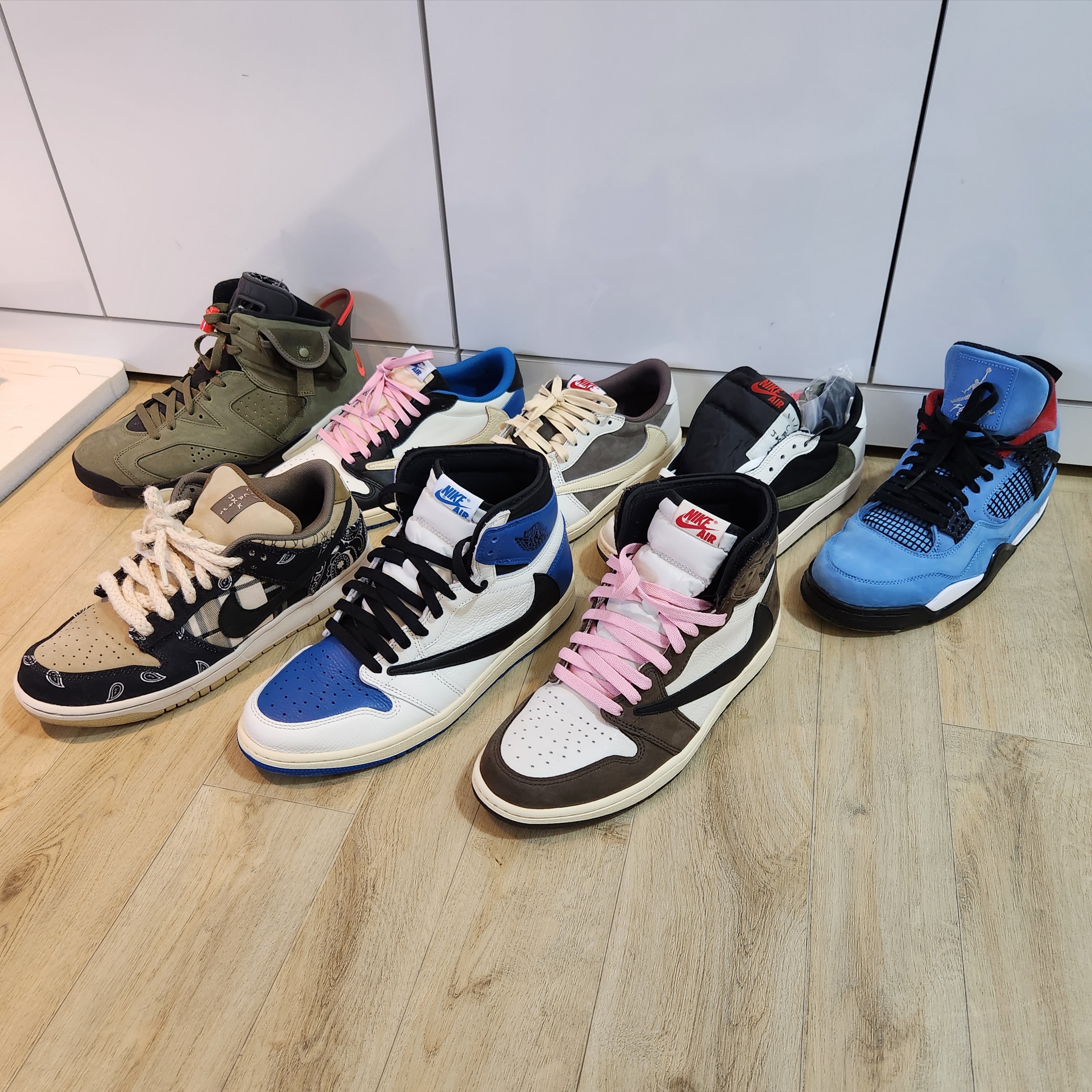 (W) Jordan 1 x Travis Scott Retro Low OG SP Medium Olive, Jordan 1 x Travis Scott Retro Low OG SP Sail and Ridgerock 착용 스타일 - 2