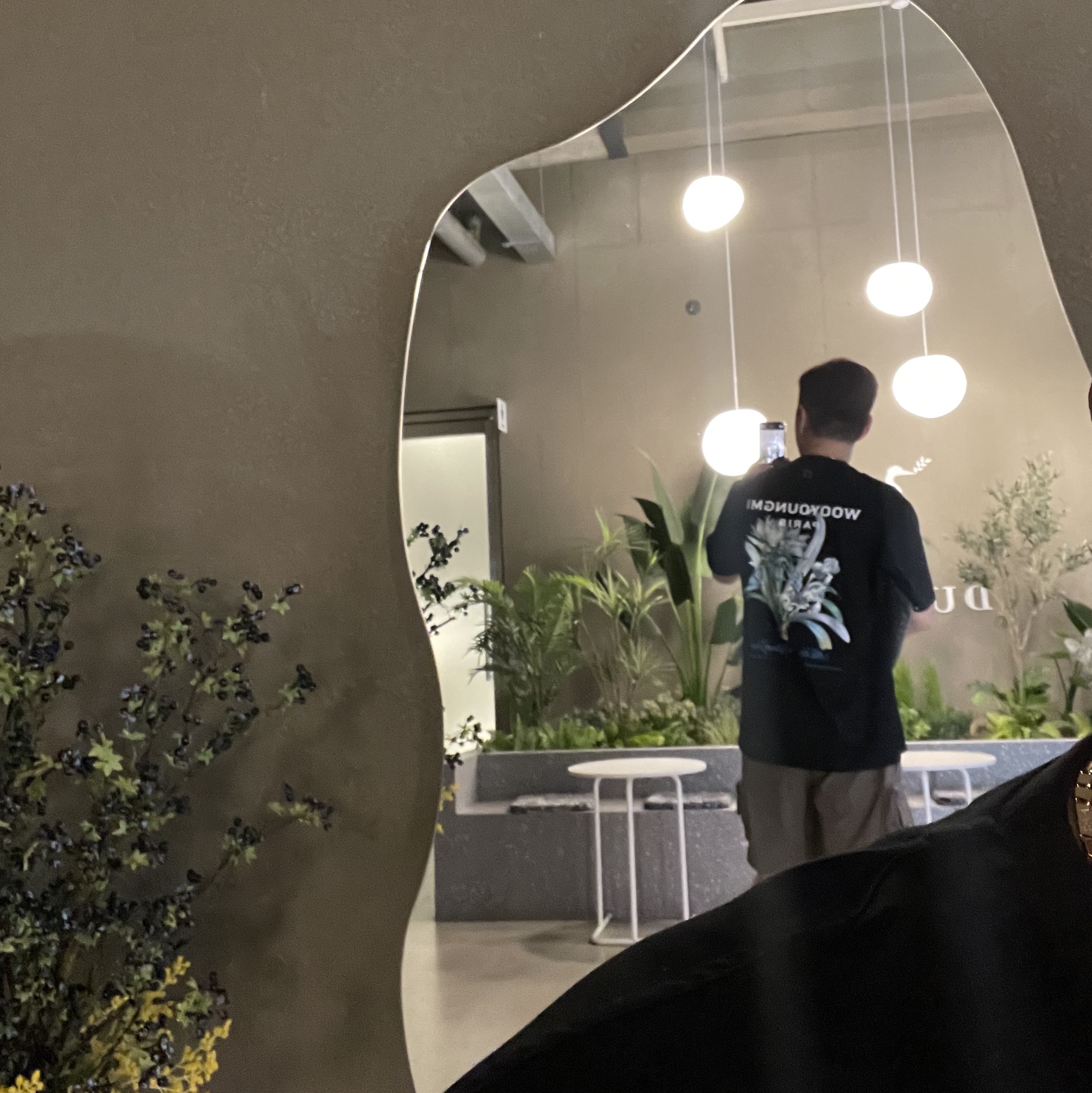 Wooyoungmi Flower Print Back Logo T-Shirt Black - 23SS, Jordan 1 x Travis Scott x Fragment Retro Low OG SP Military Blue 착용 스타일 - 2