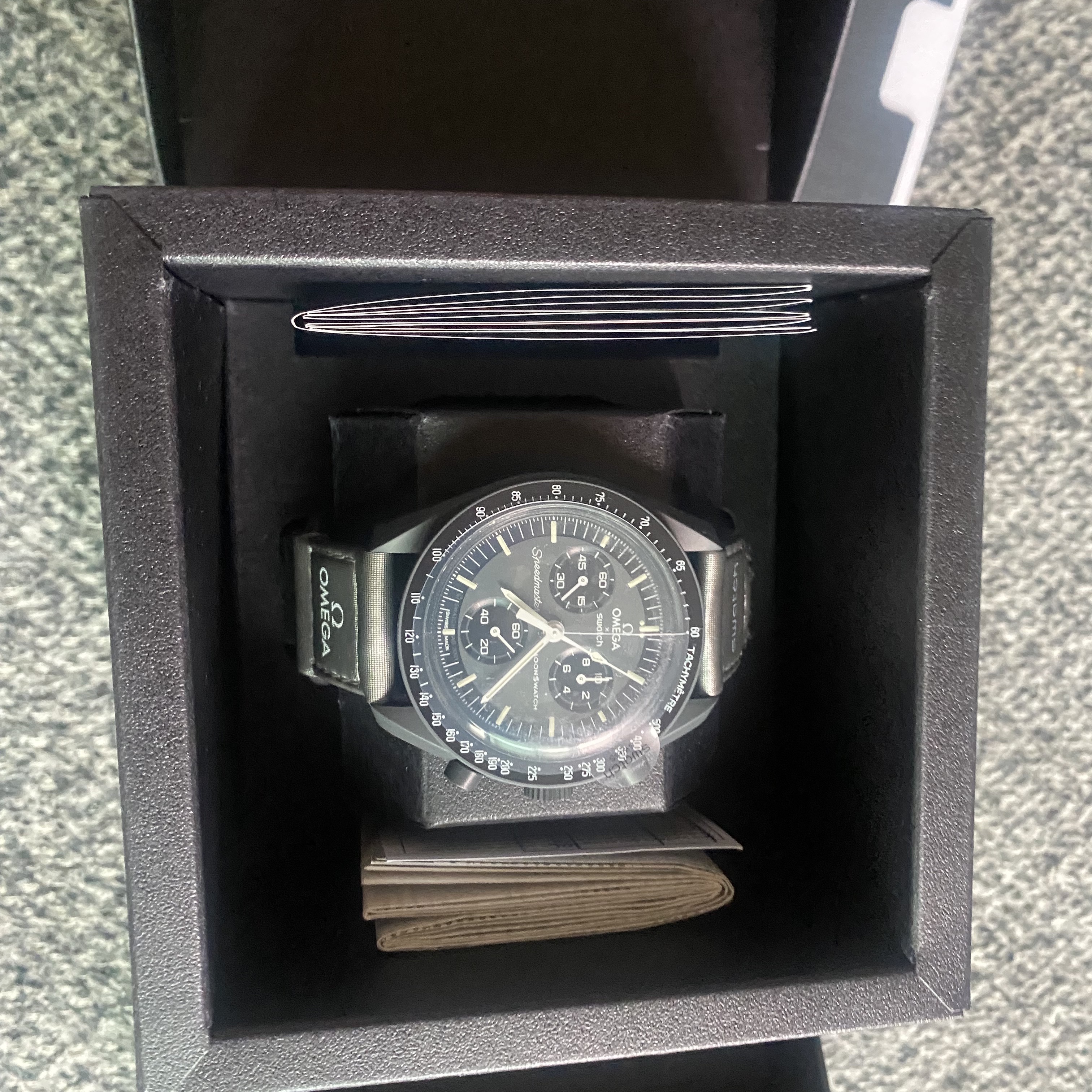 Swatch x Omega Bioceramic MoonSwatch Mission To Mercury 착용 스타일