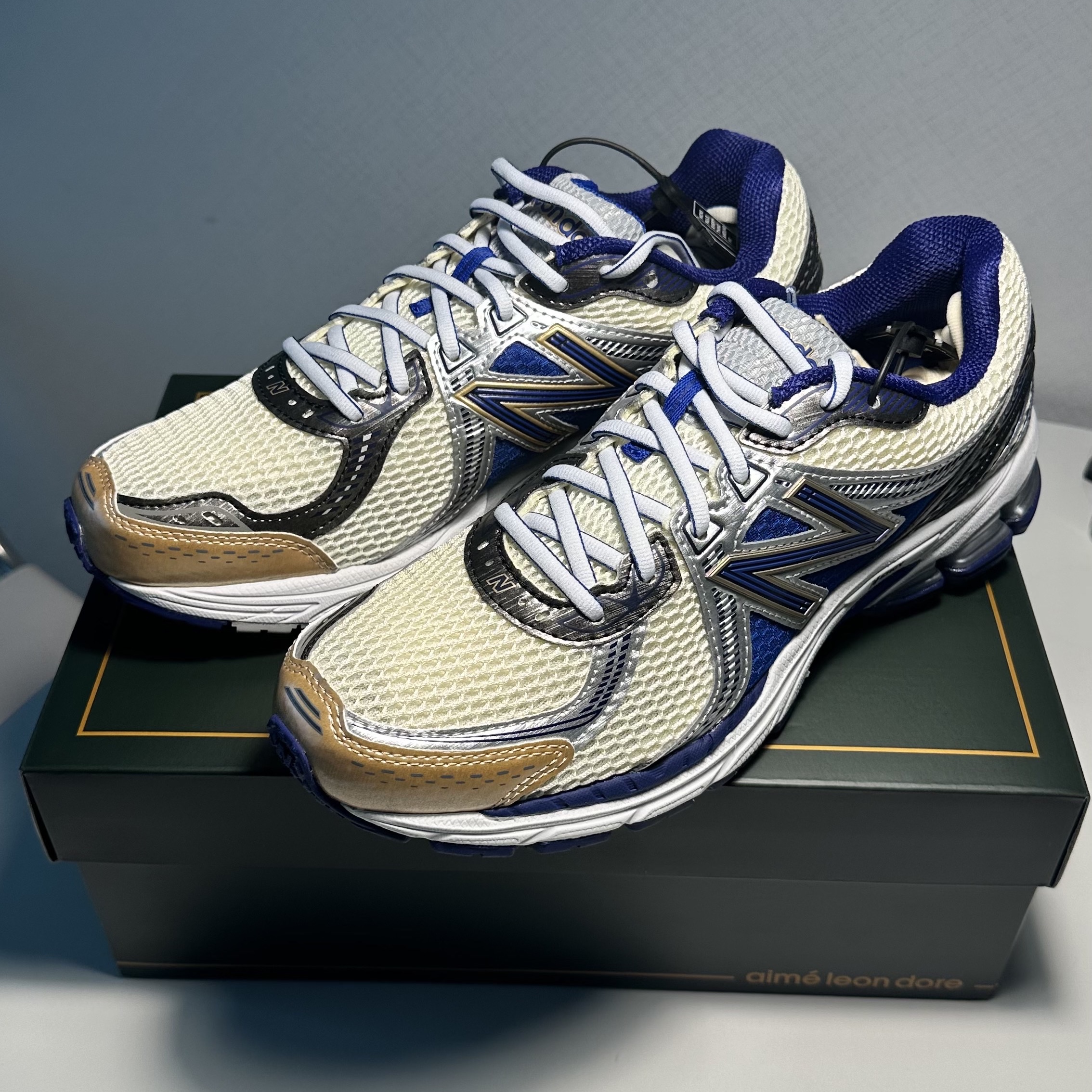 New Balance x Aime Leon Dore 860v2 Blue 착용 스타일 - 2