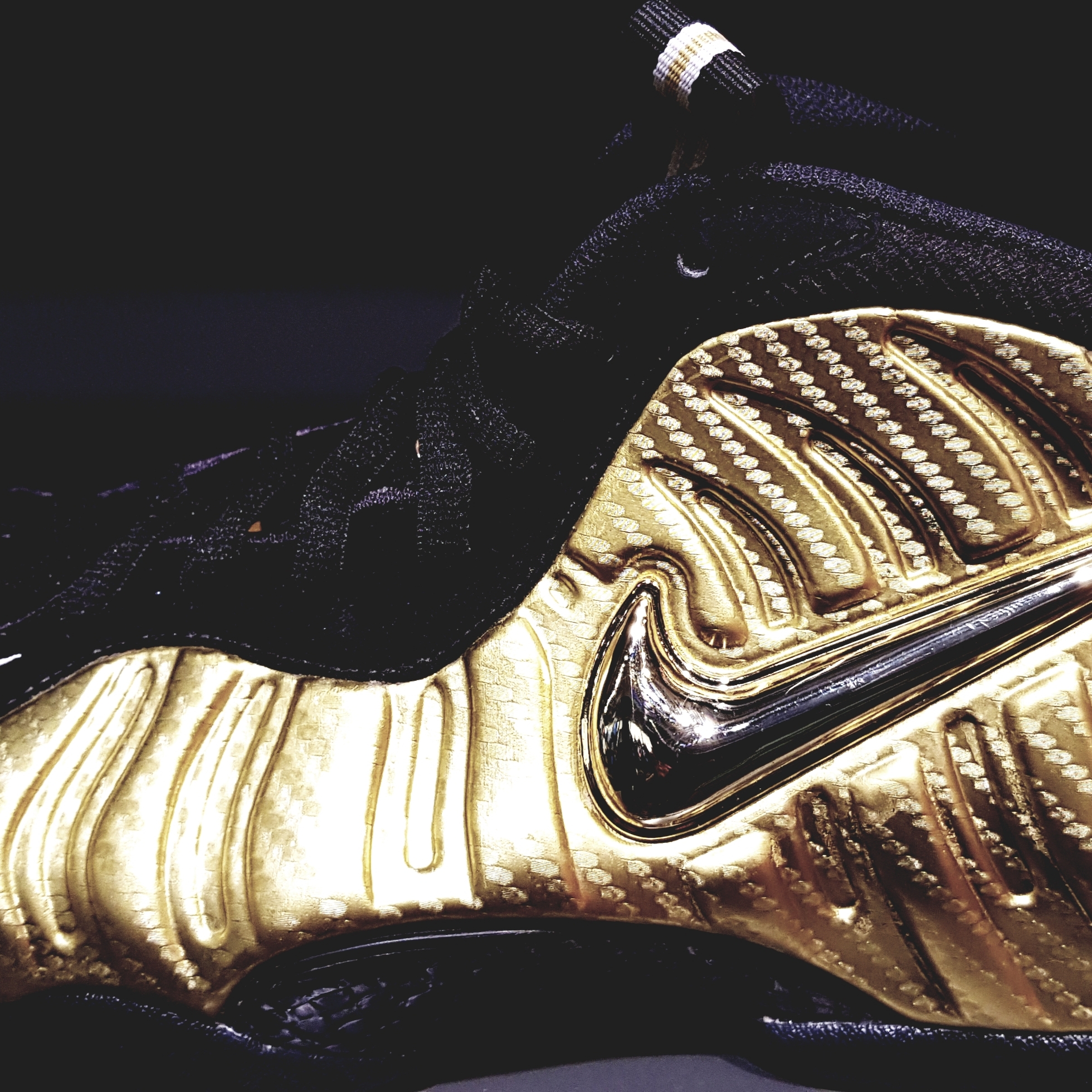 Nike Air Foamposite Pro Metallic Gold 착용 스타일