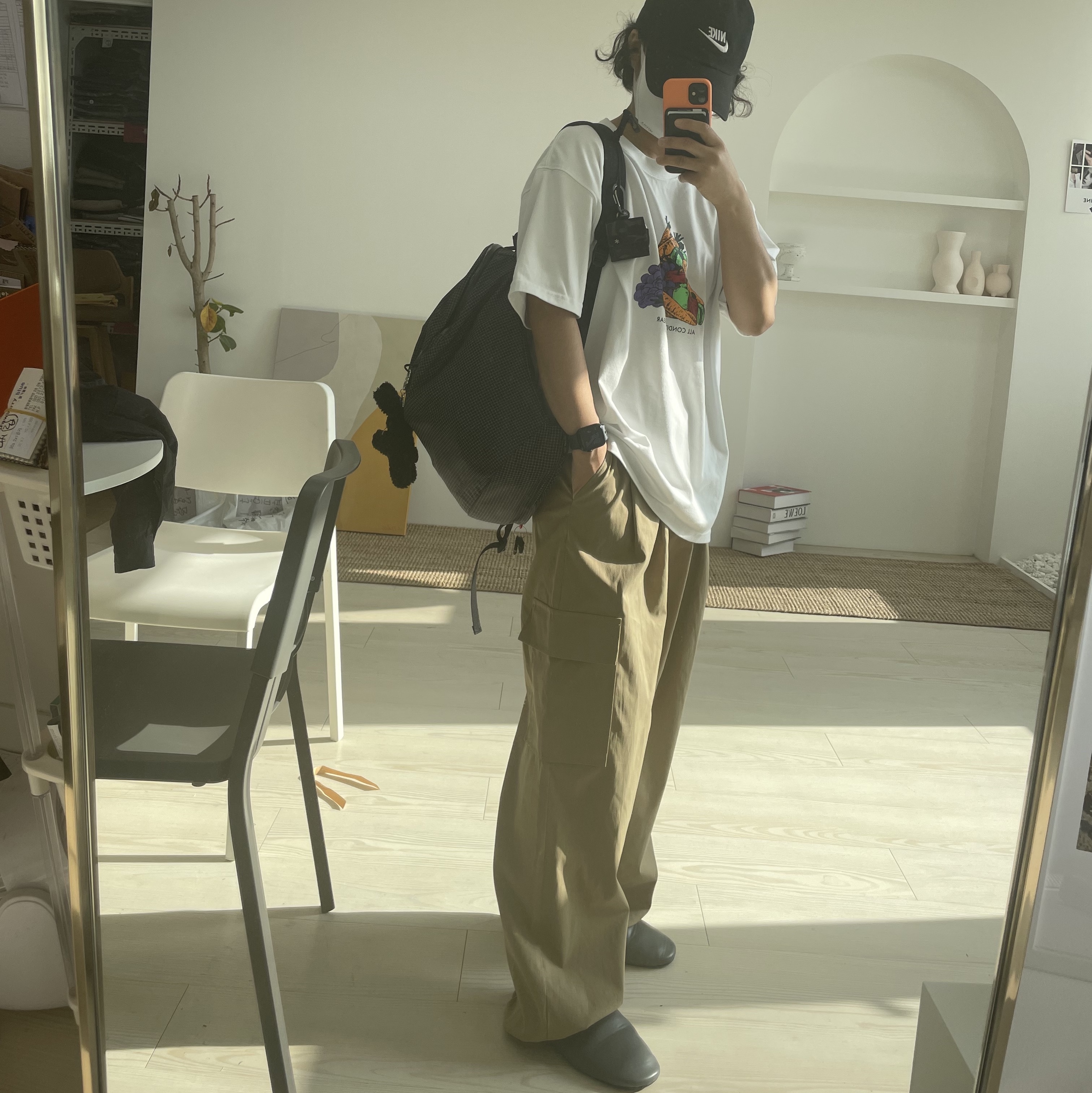 Arc'teryx Konseal 15 Backpack Black, Nike ACG Fruit and Veggies T-Shirt - Asia 착용 스타일