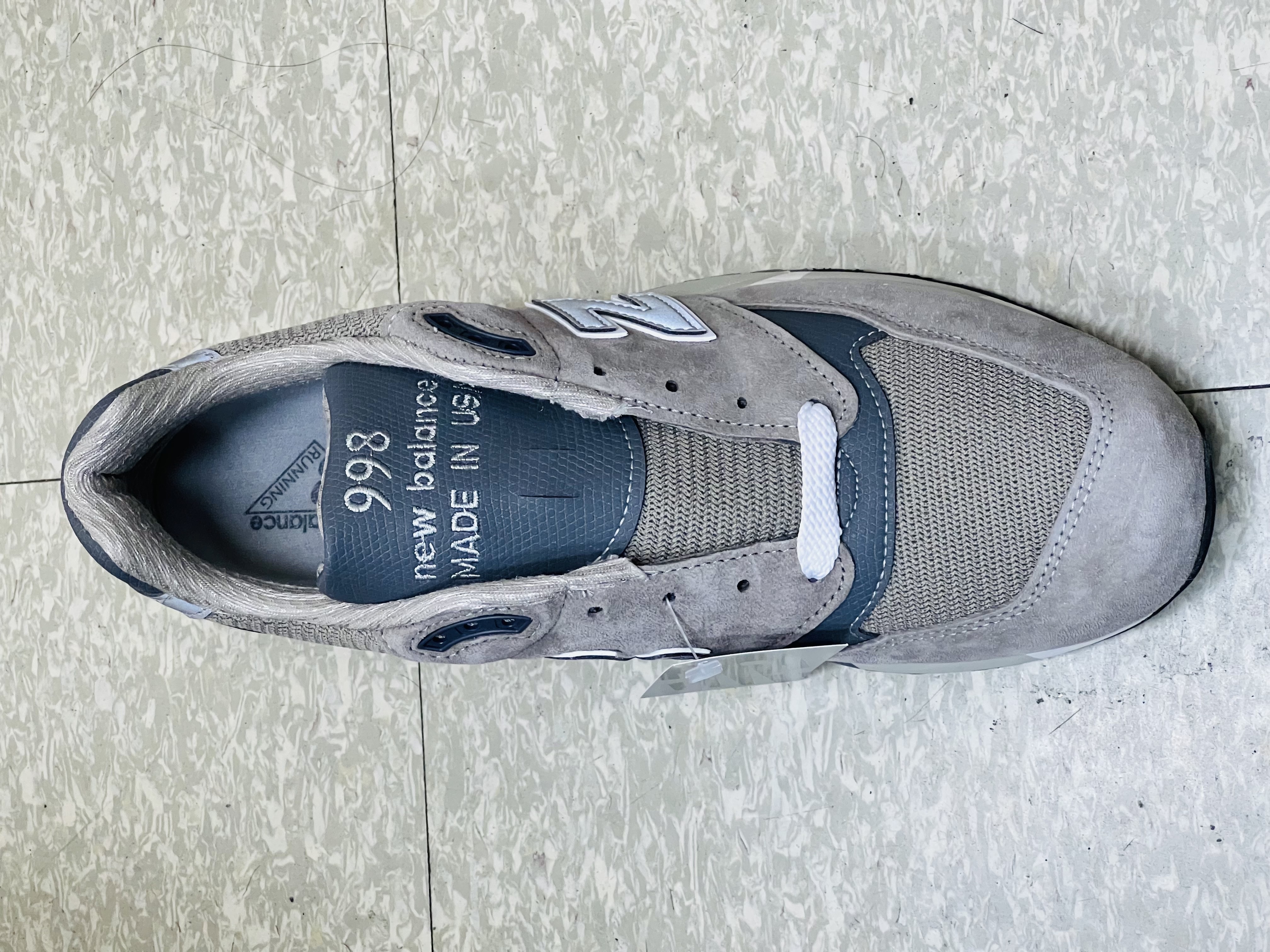 New Balance 998 Core Made in USA Grey Silver 착용 스타일 - 4