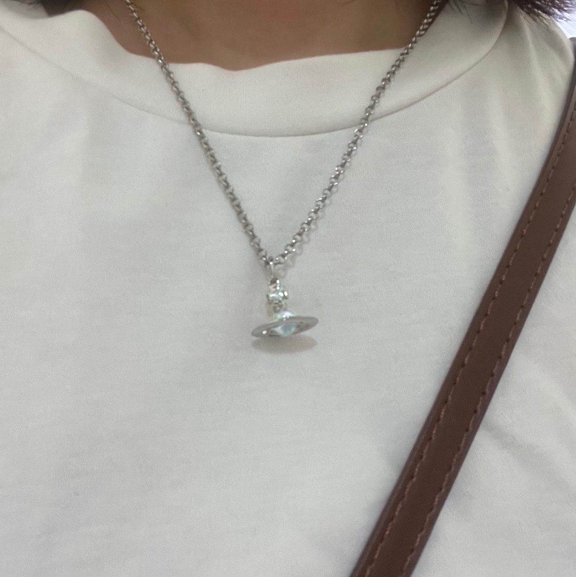 Vivienne Westwood New Tiny Orb Pendant Silver 착용 스타일