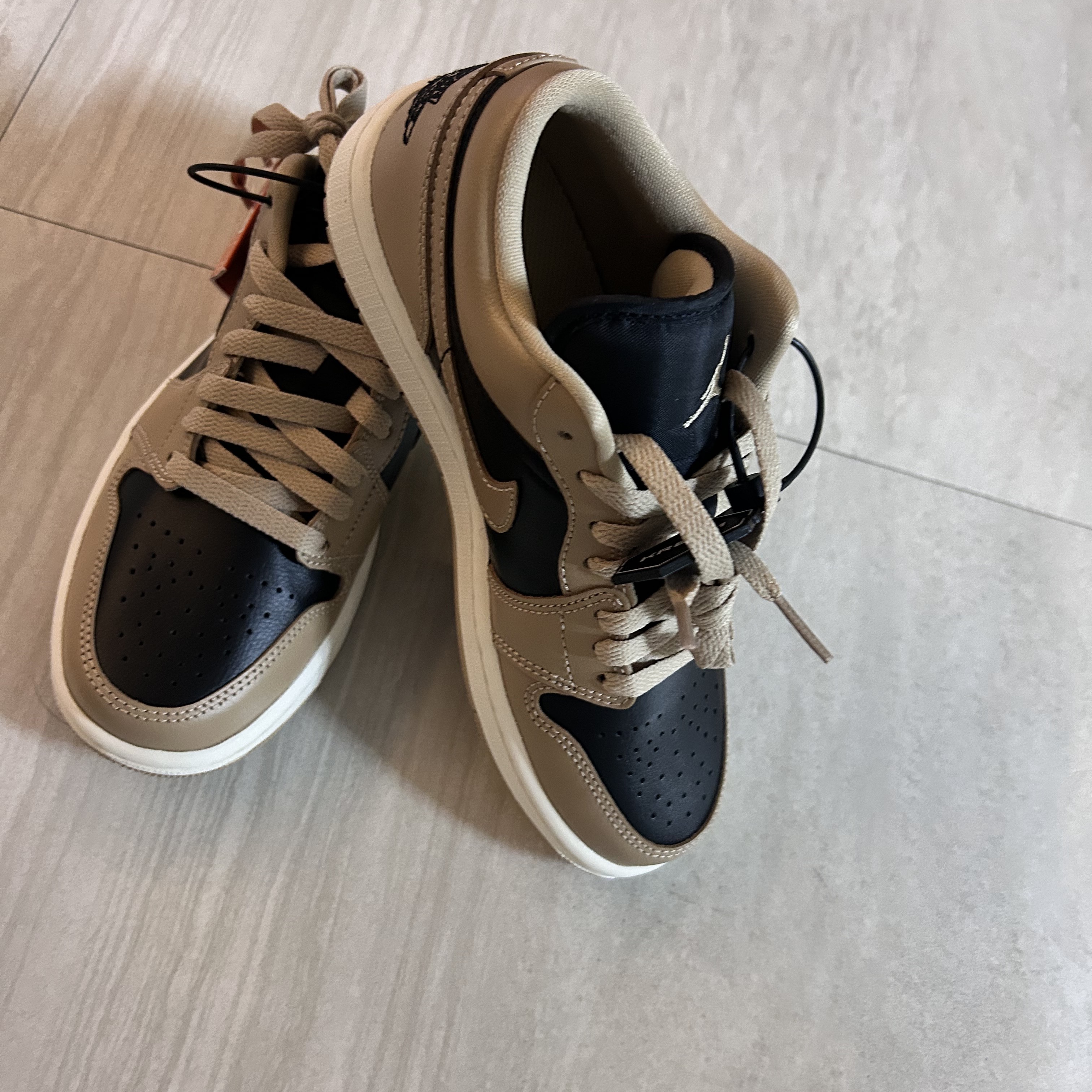 (W) Jordan 1 Low Desert Sail 착용 스타일 - 2
