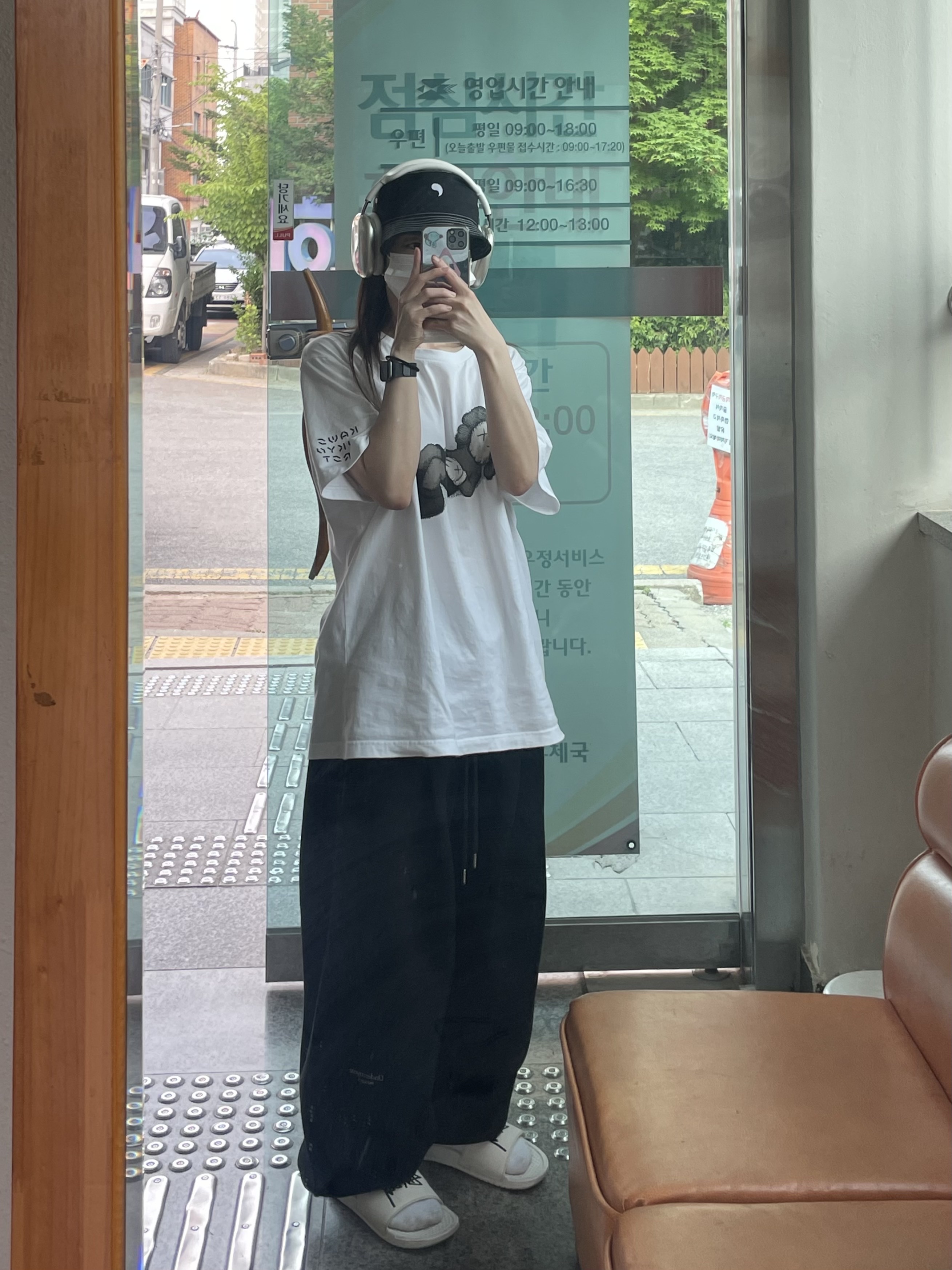 Undermycar Mu.03 Anti Fxxking Logo Play Oversized Sweat Jogger Black, Nike x Stussy Benassi Slide Sail 착용 스타일