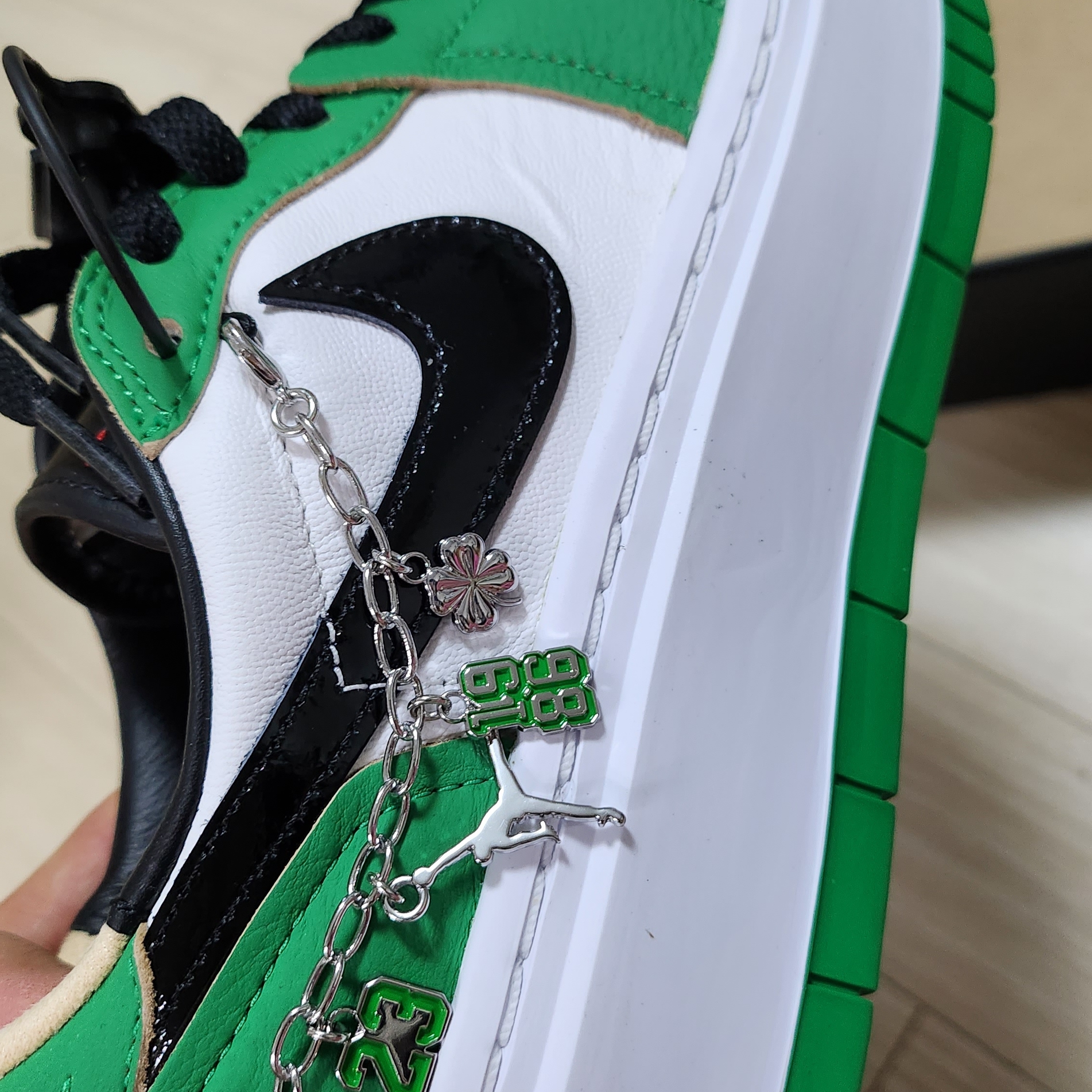 (W) Jordan 1 Elevate Low SE Lucky Green 착용 스타일 - 2