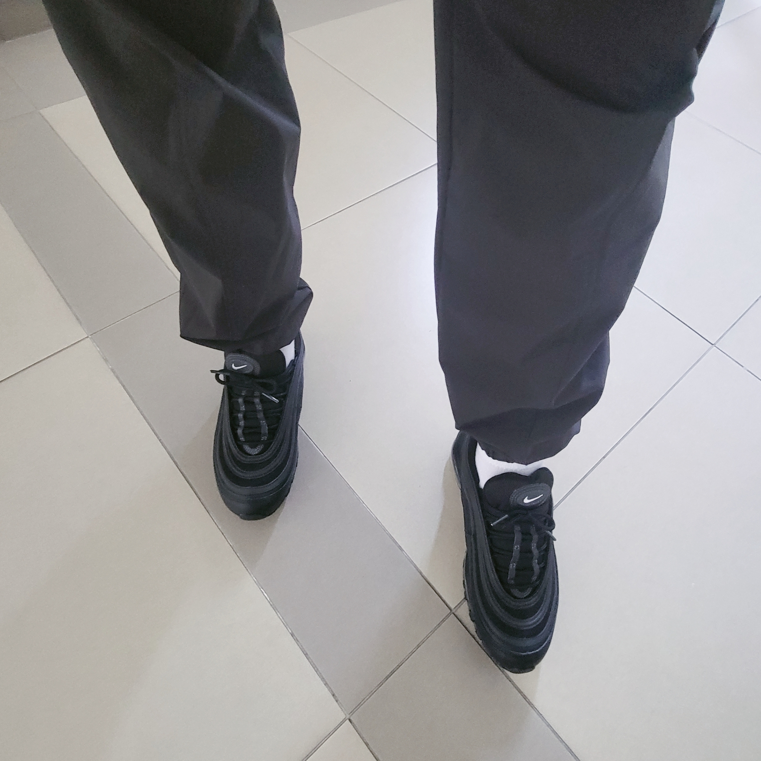 Nike Air Max 720-818 Yellow, Nike Air Max 97 Black White Anthracite 착용 스타일 - 2