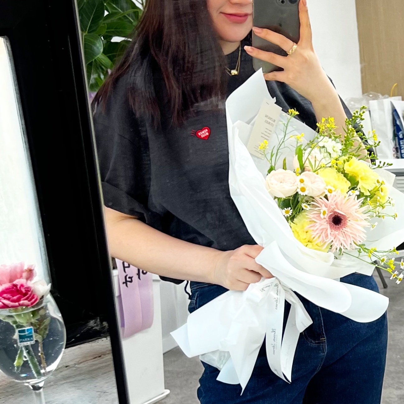 휴먼 메이드 하트 뱃지 티셔츠 블랙 착용 스타일 - 3