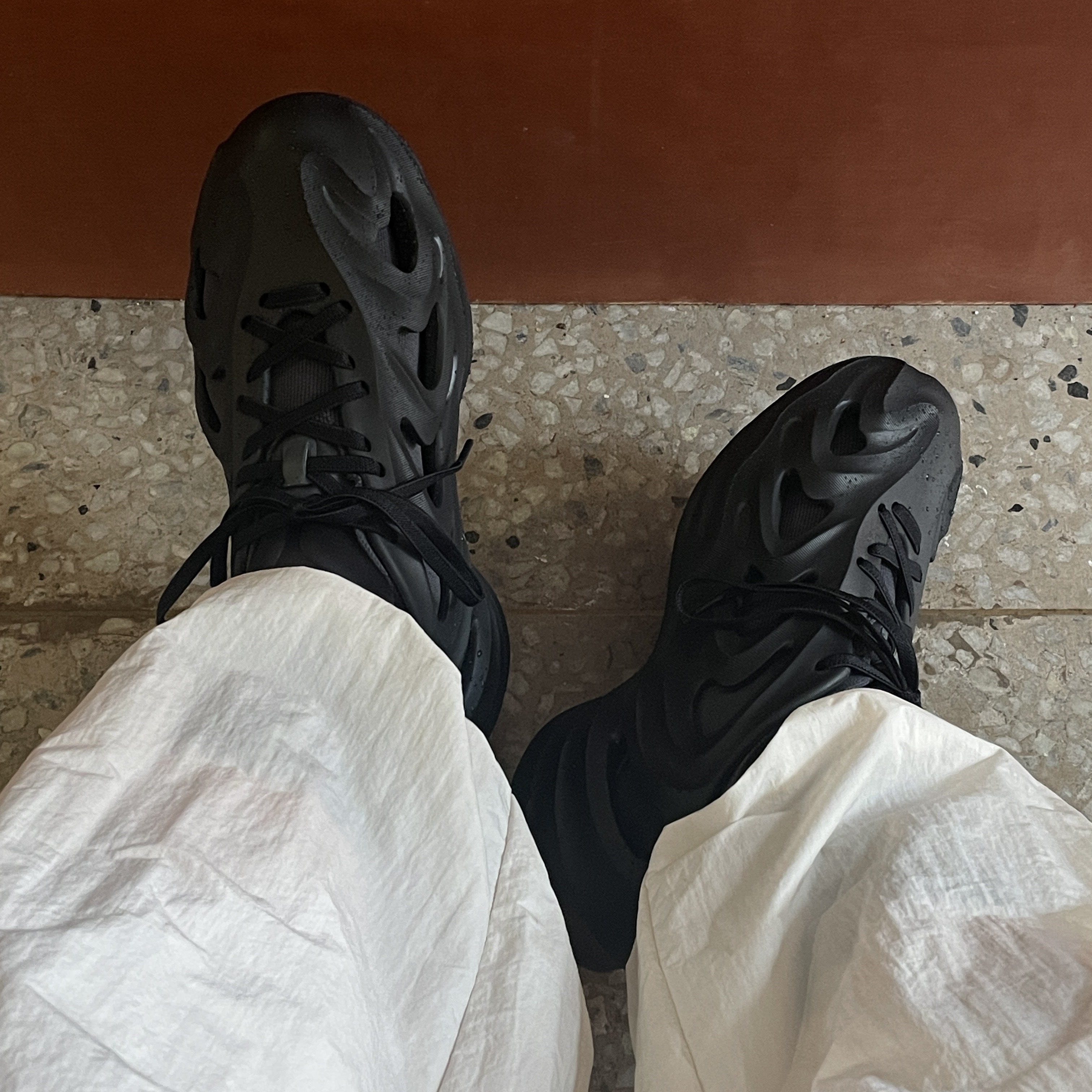 Adidas Adifom Q Core Black Carbon 착용 스타일