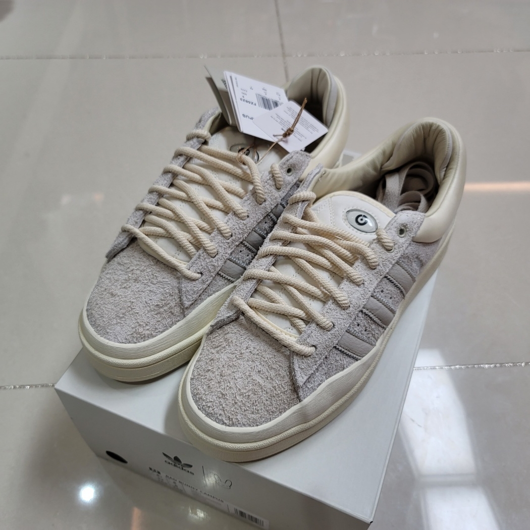 Adidas x Bad Bunny Campus Light Cloud White 착용 스타일 - 2