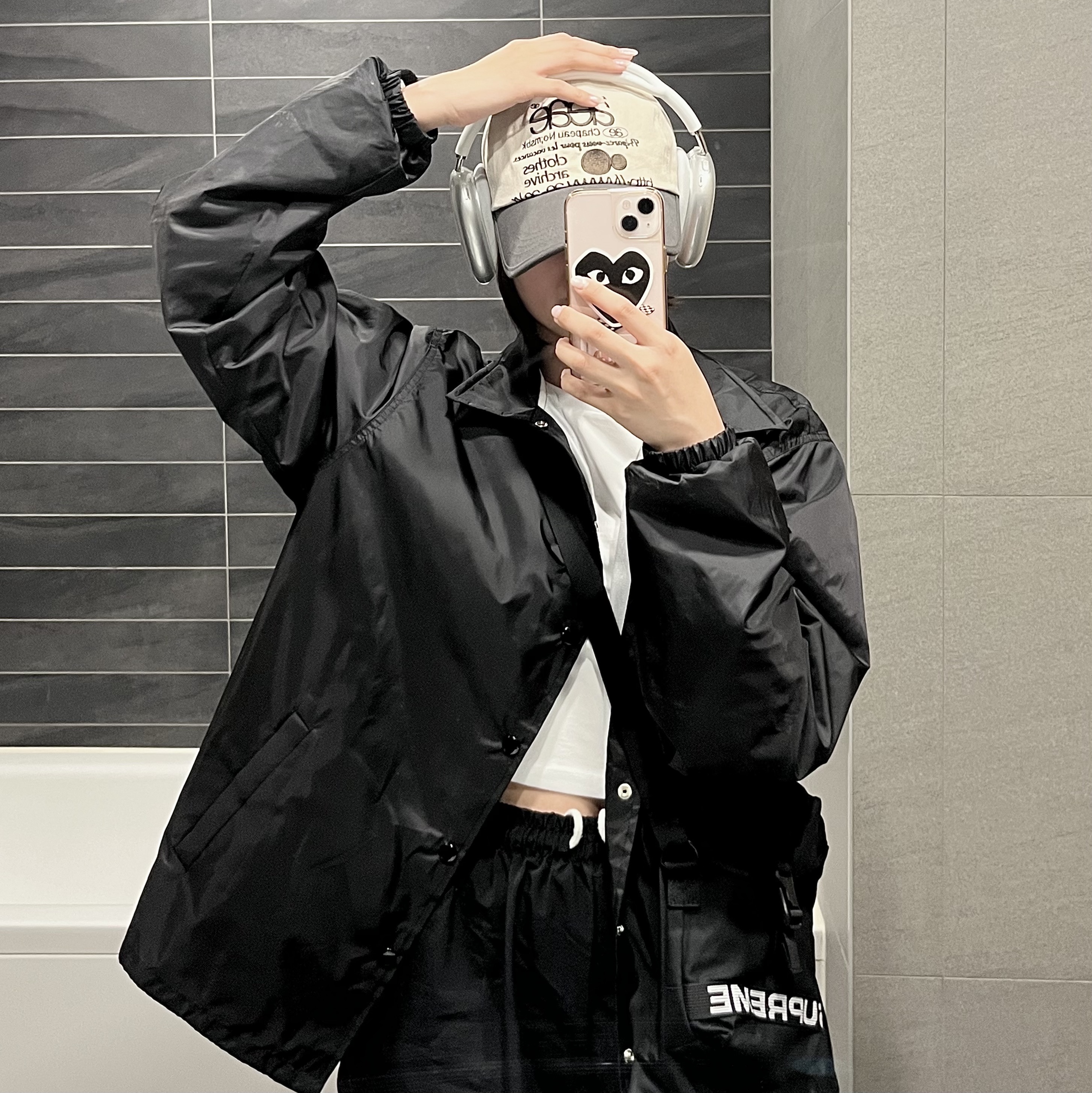 Supreme Field Side Bag Black - 23SS, CDG Logo Coach Jacket Black 착용 스타일