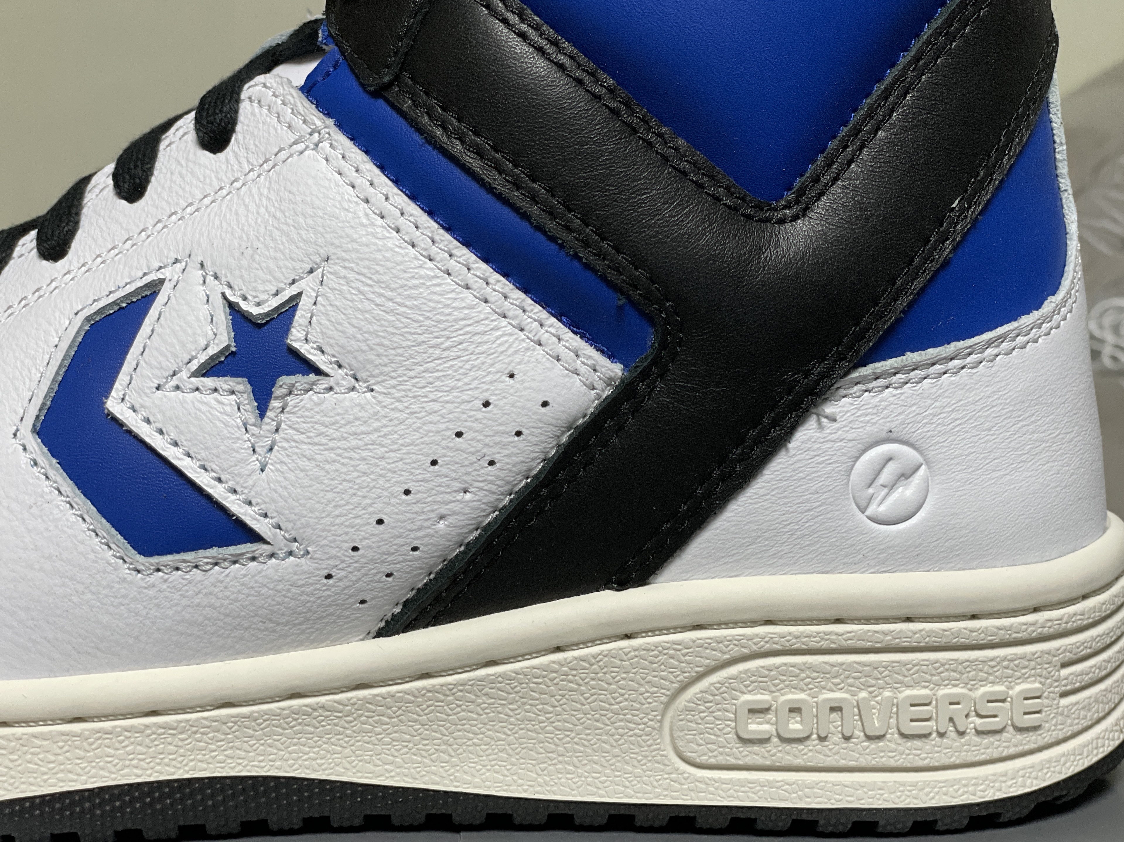 Converse x Fragment Weapon Mid White 착용 스타일 - 2